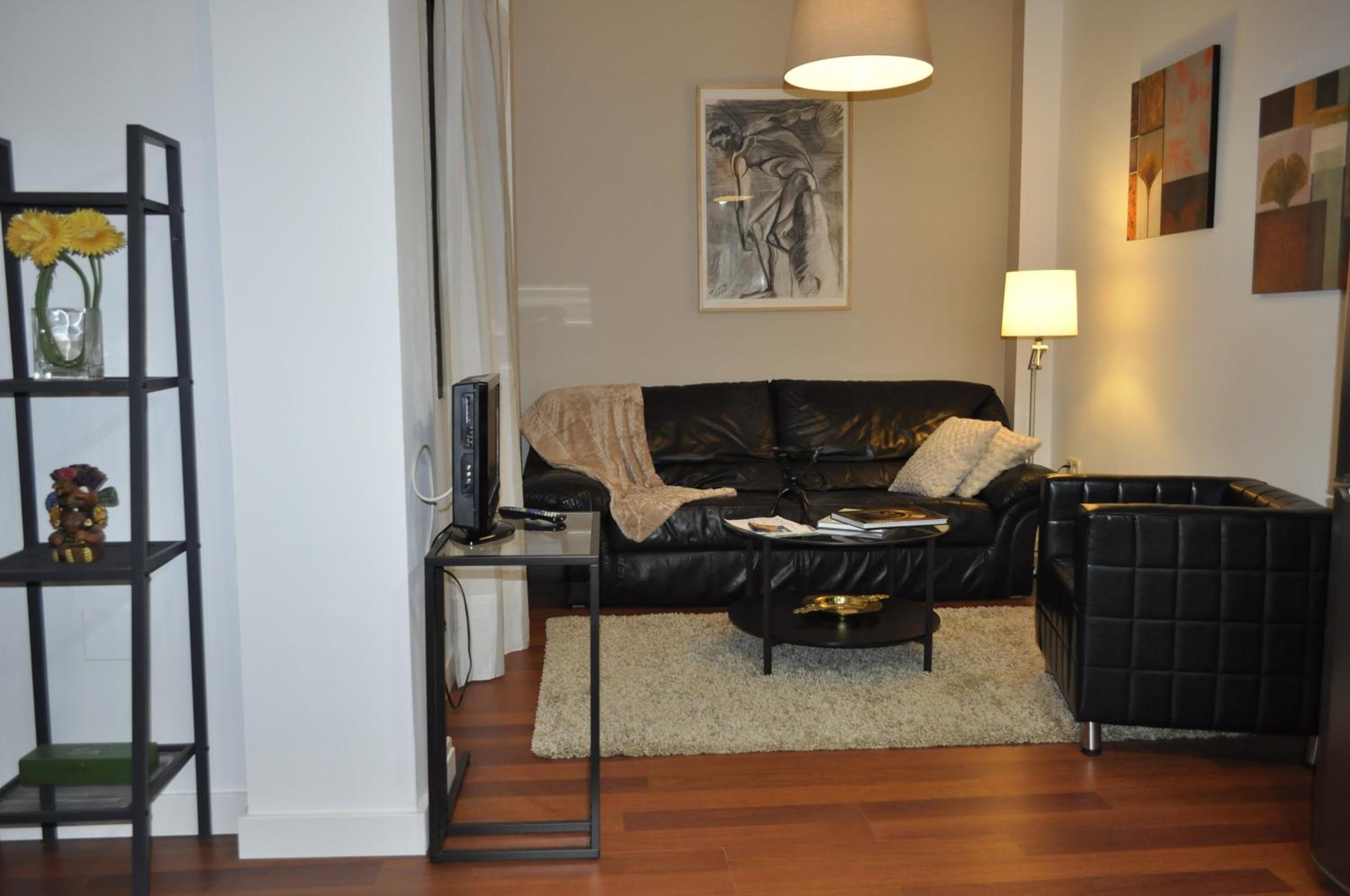 One-Bedroom Apartment - Photo 7