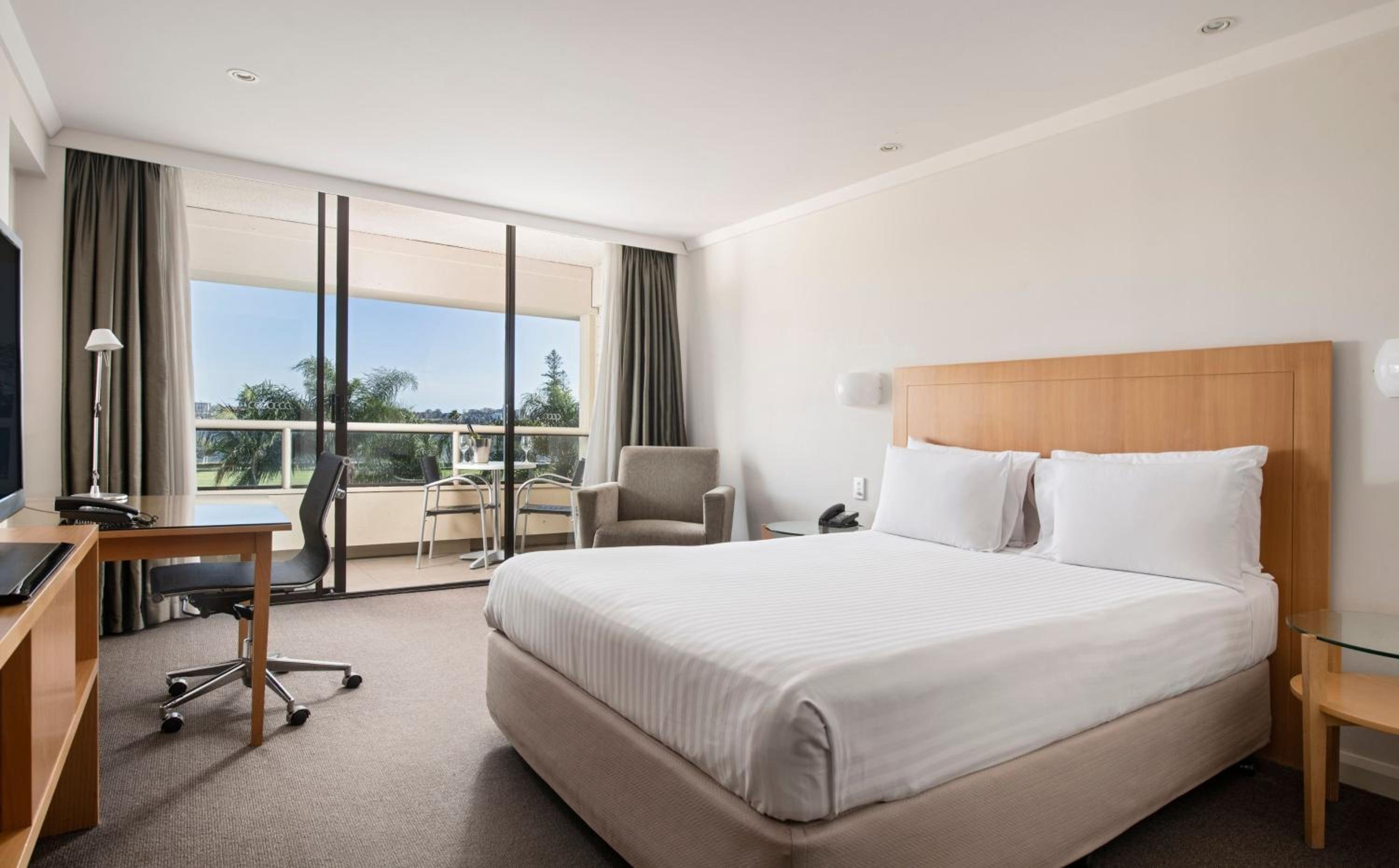 Premium Queen Room with Balcony and River View - Photo 6