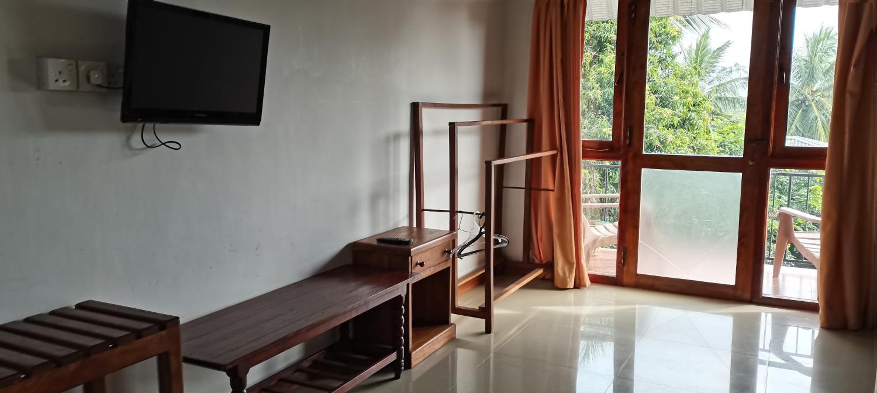 Family Room with Balcony photo 3