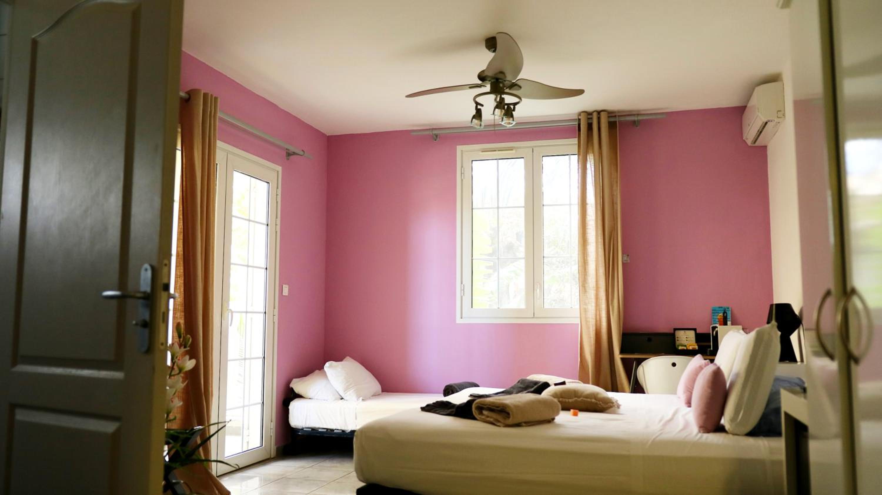 Superior King Room - Photo 10