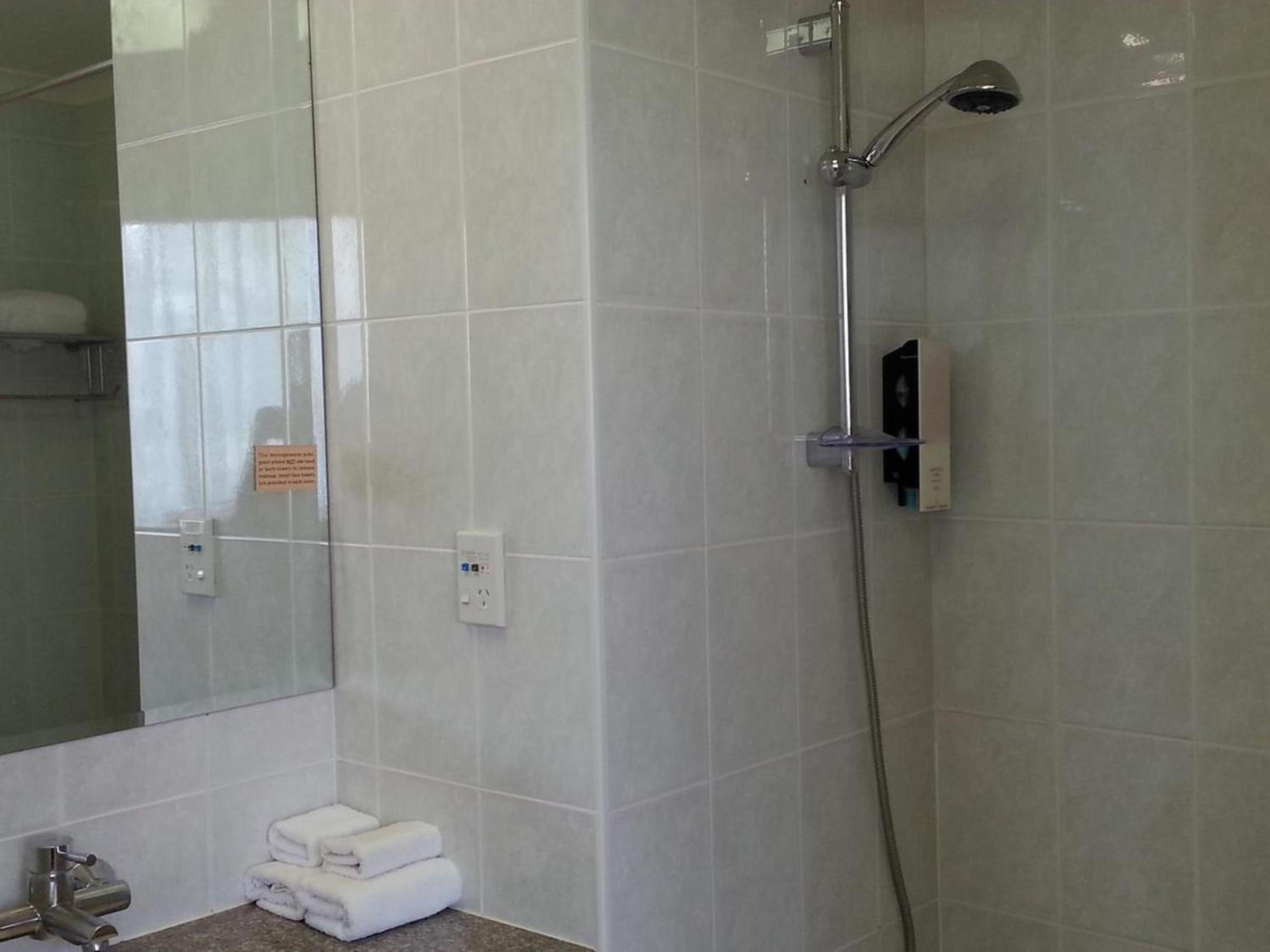 Large Double Room - Photo 3