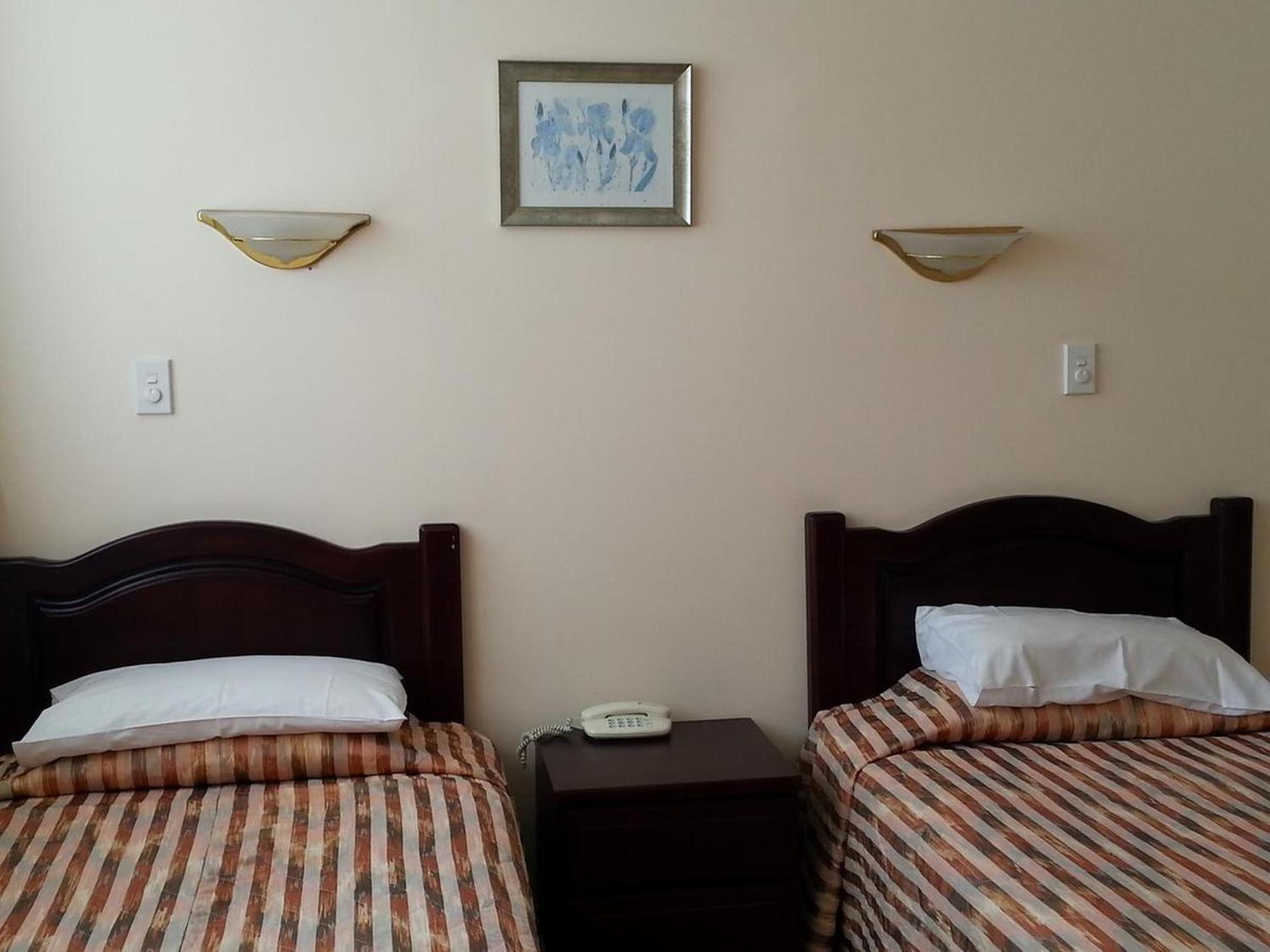 Standard Twin Room - Photo 3