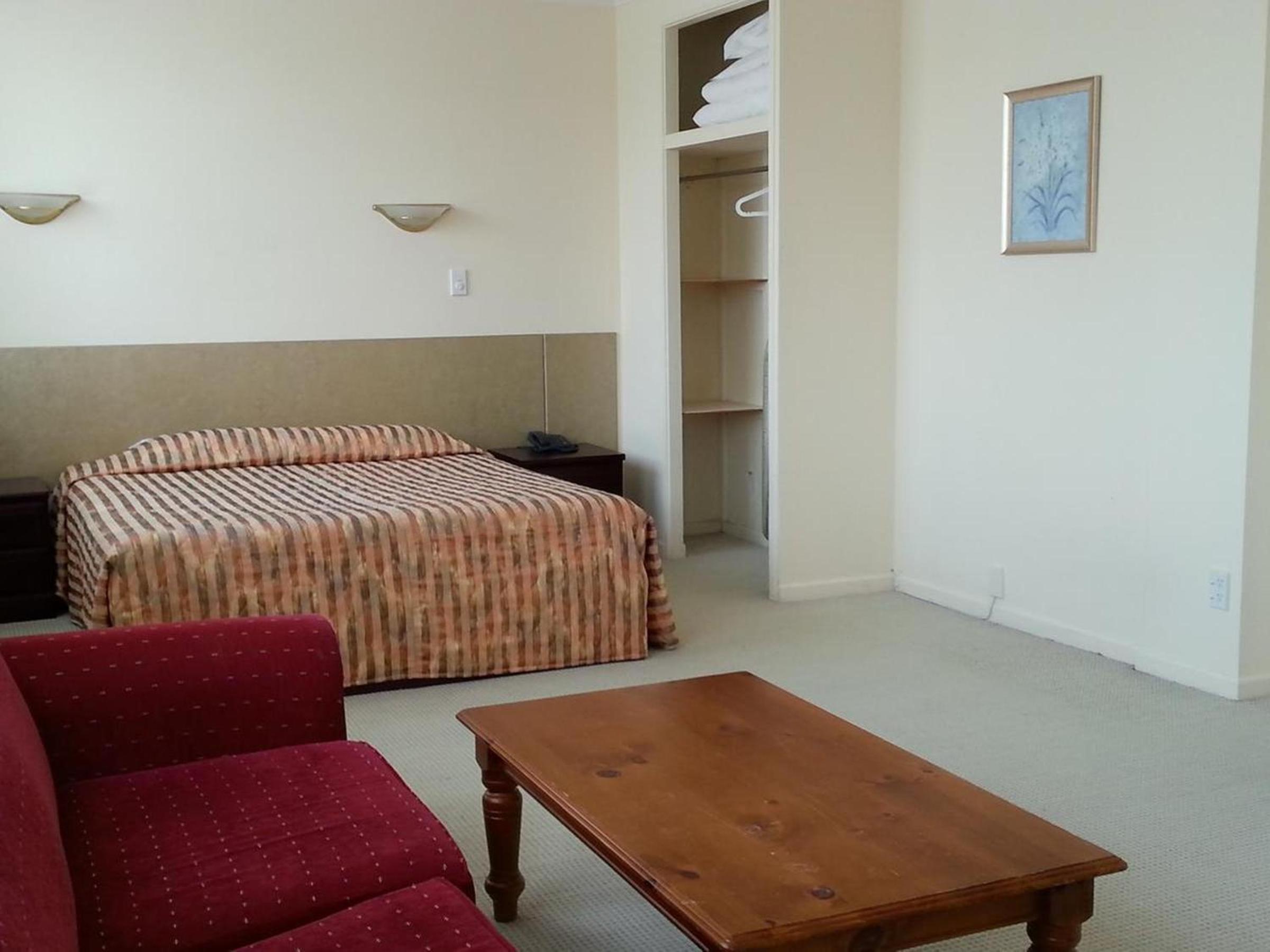 Large Double Room - Photo 1