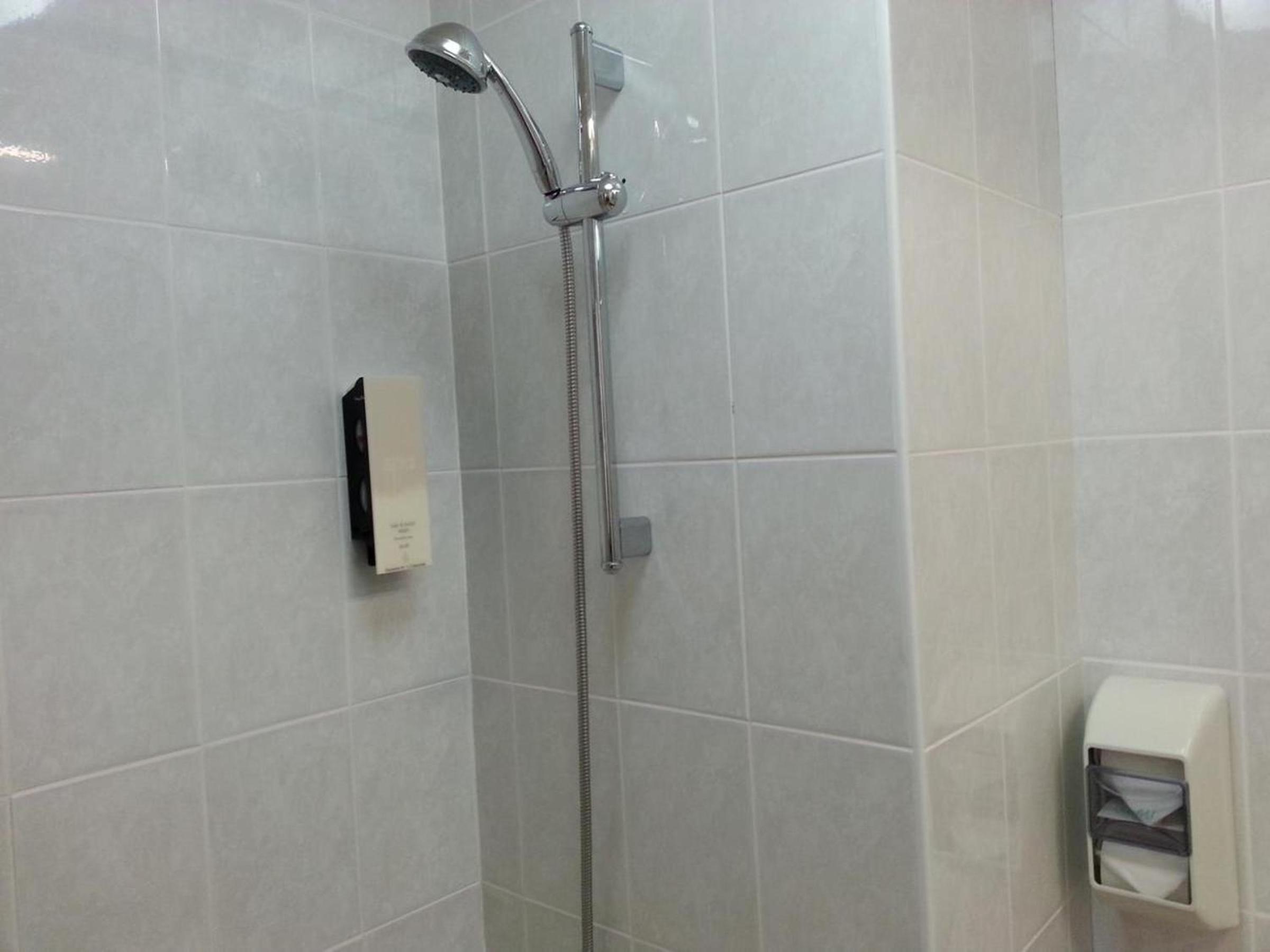 Standard Twin Room - Photo 4