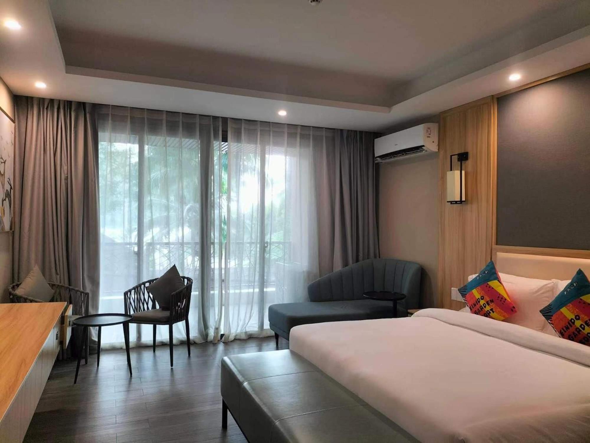 Standard King Room photo 3
