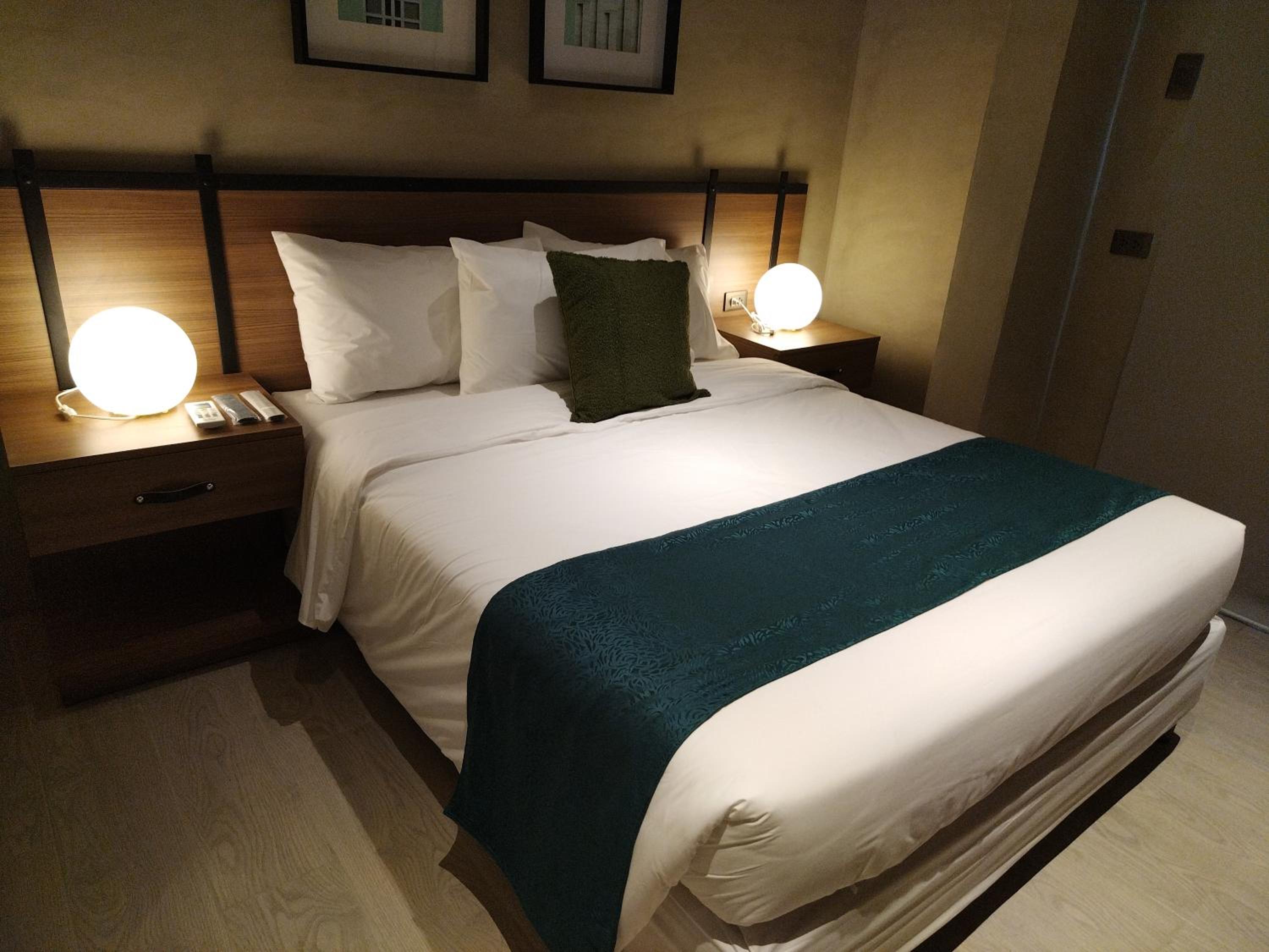Deluxe Queen Room - Photo 1