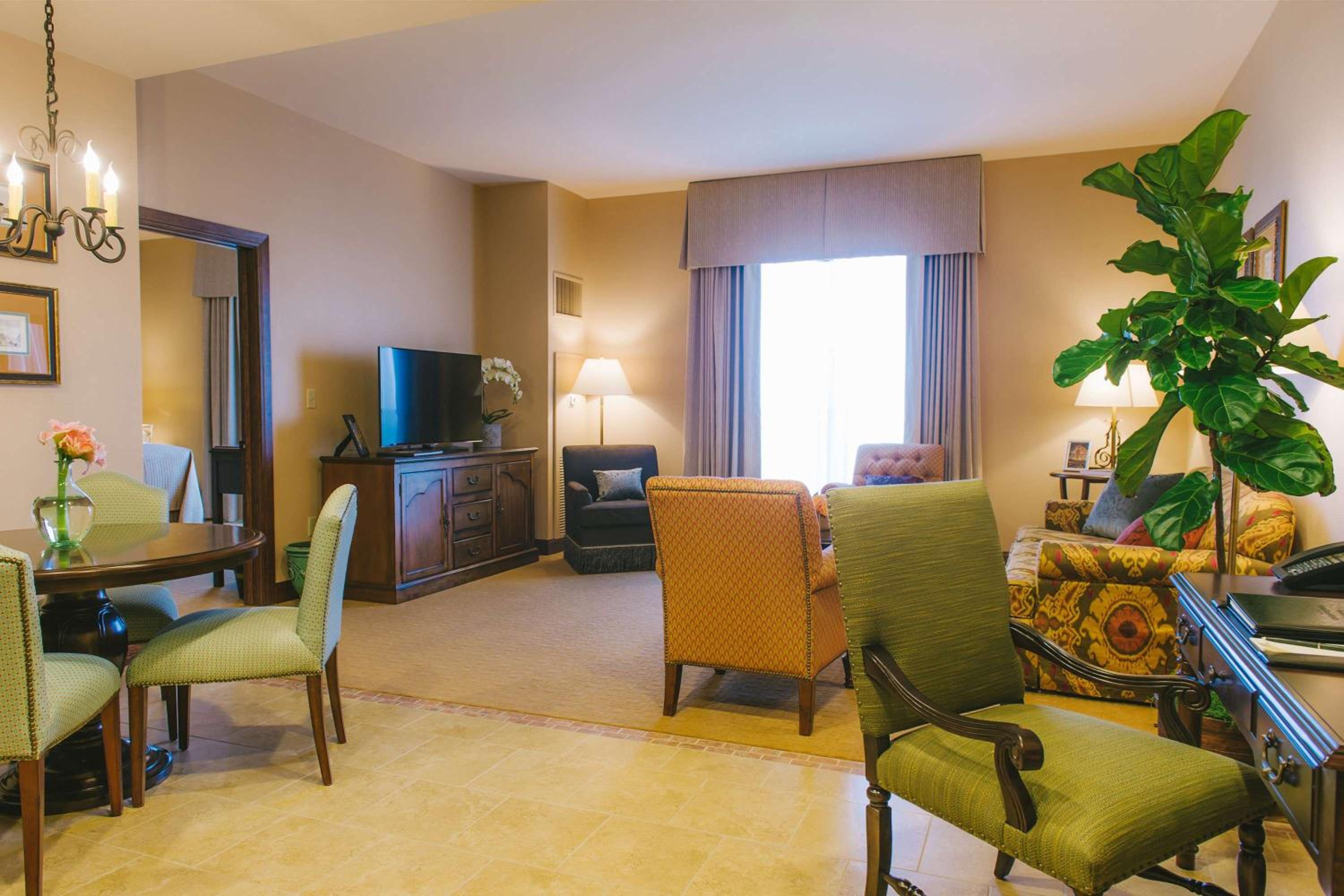 One Bedroom Mockingbird Suite