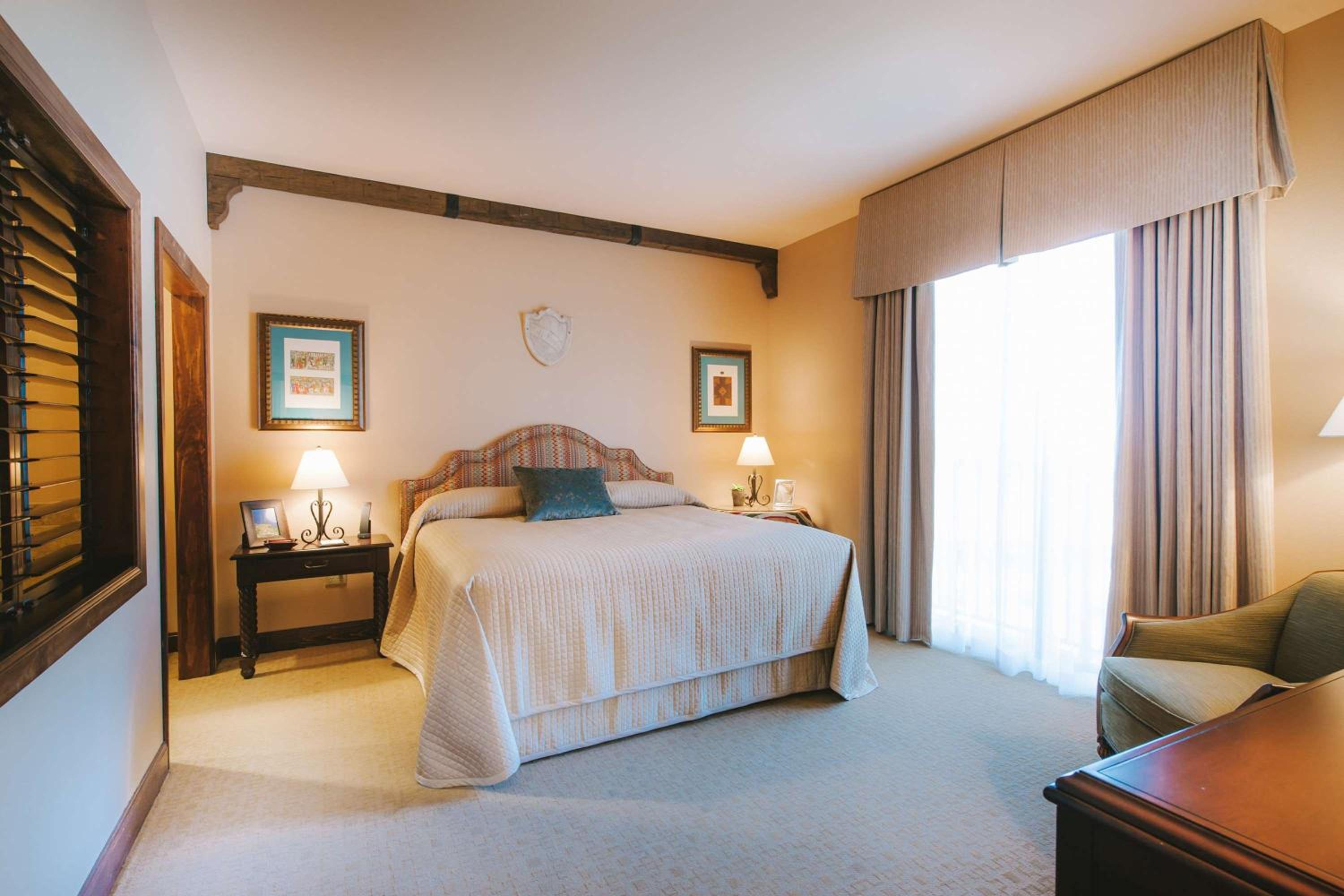 One Bedroom Mockingbird Suite
