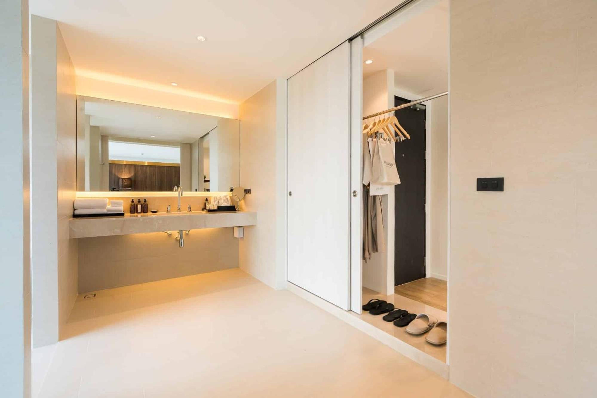 Ocean Suite Skybath - Photo 4