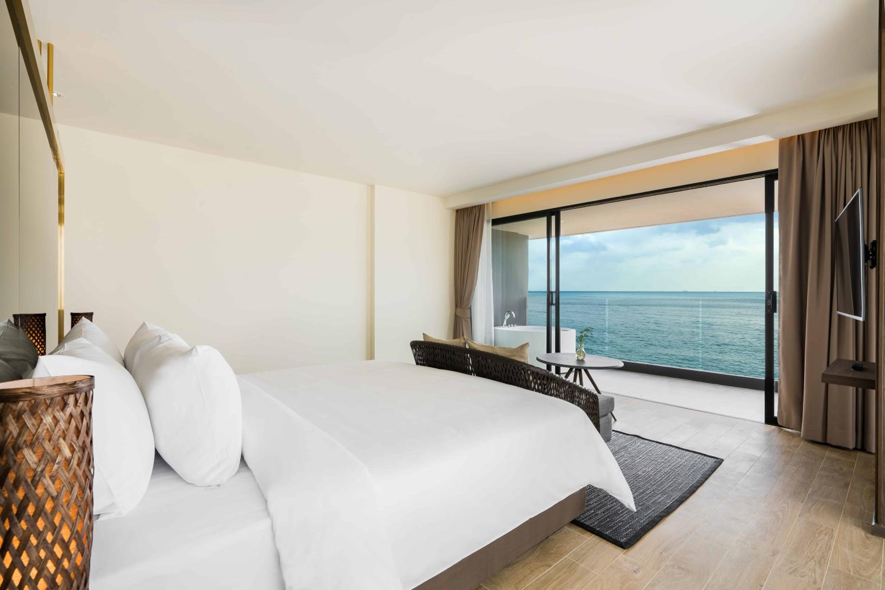 Ocean Suite Skybath - Photo 1