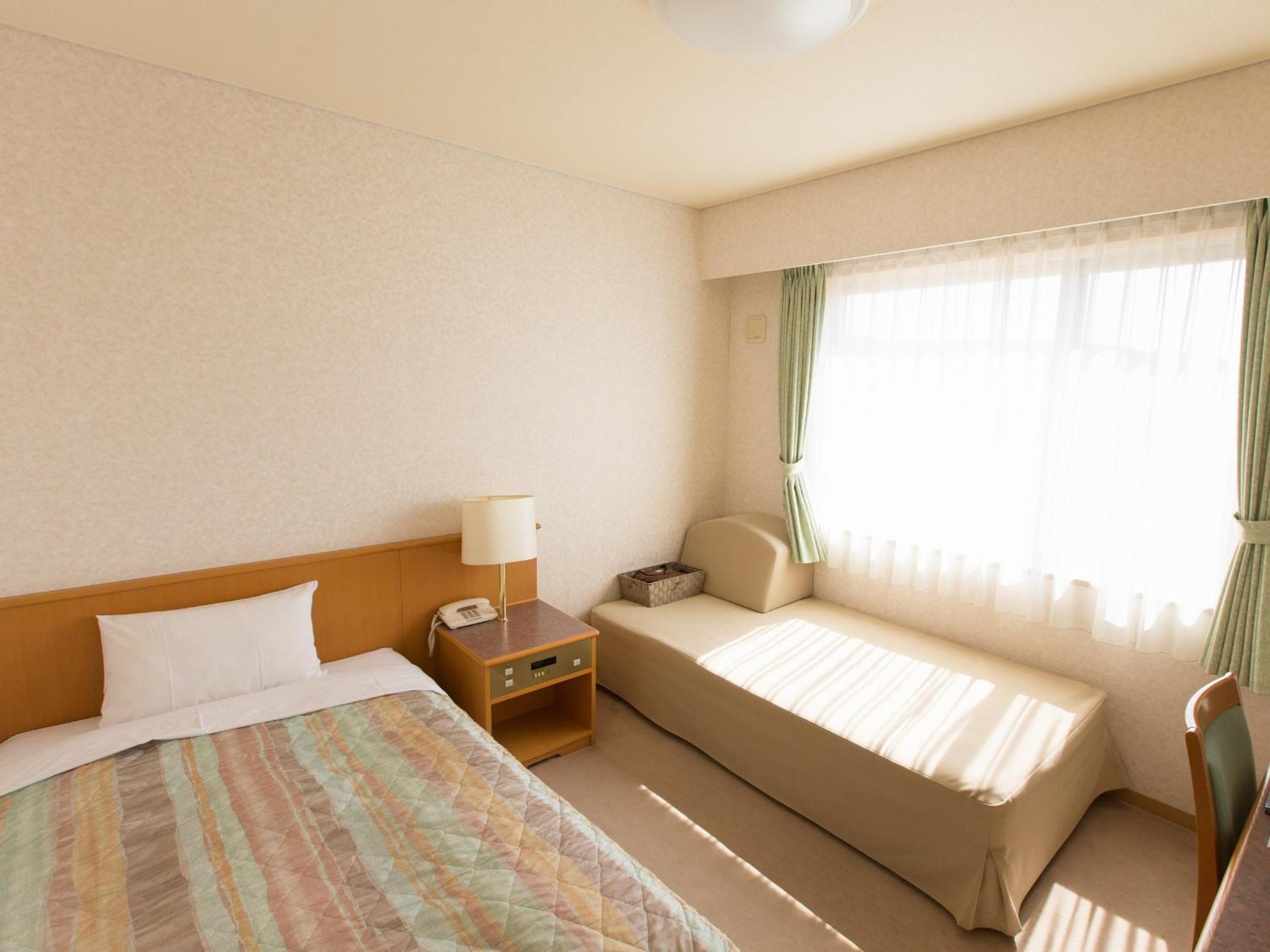 Standard Single Room - Smoking