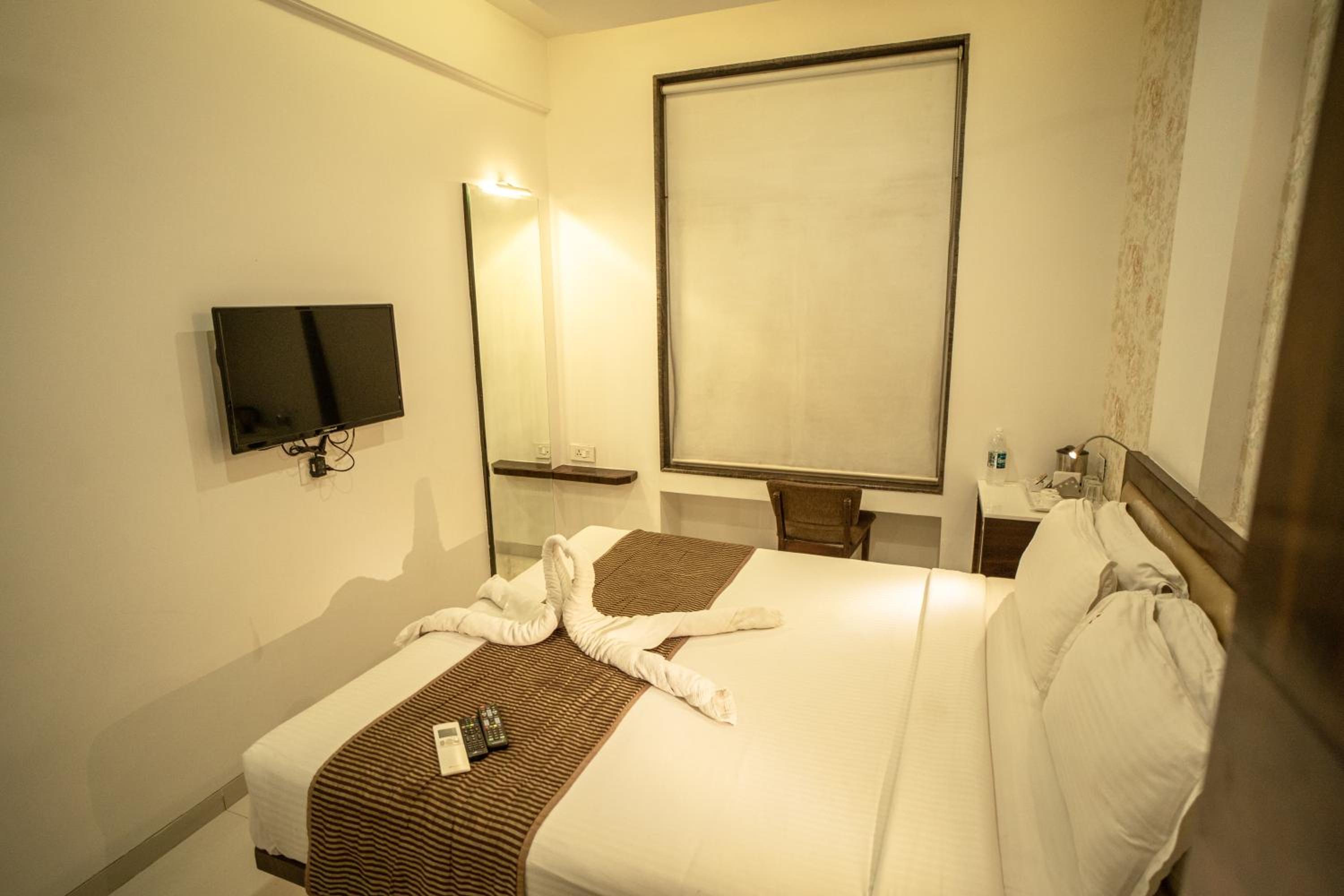 Standard Double Room with Fan - Photo 6