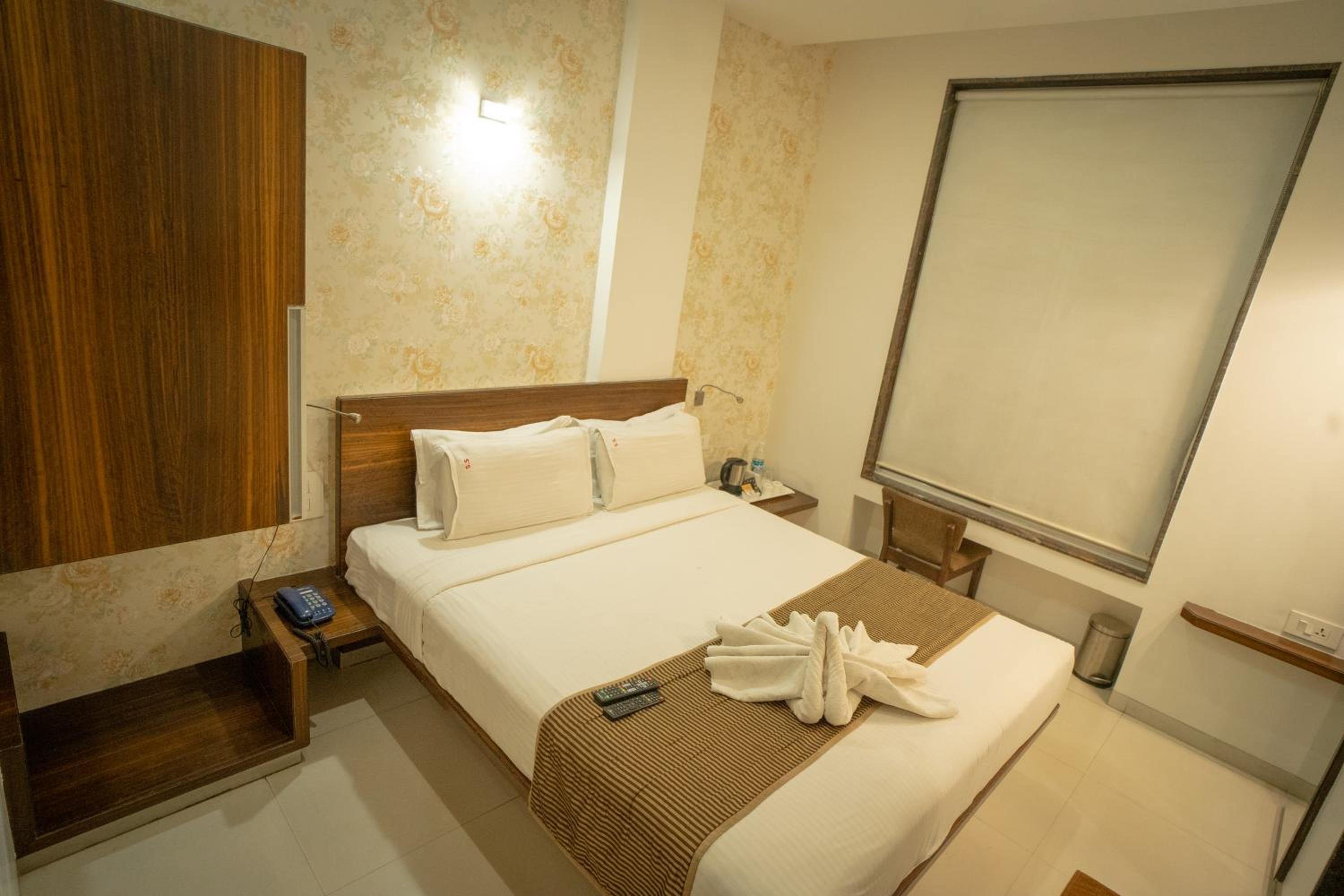 Standard Double Room with Fan - Photo 5