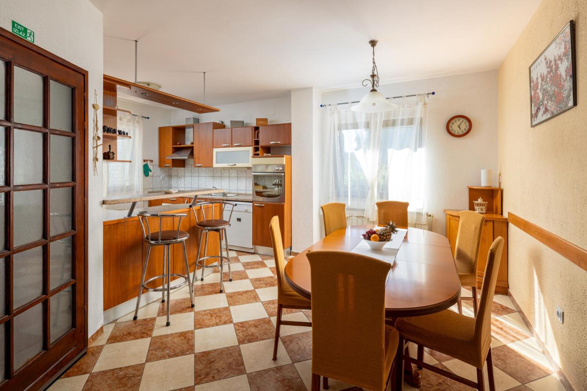 Villa photo 2