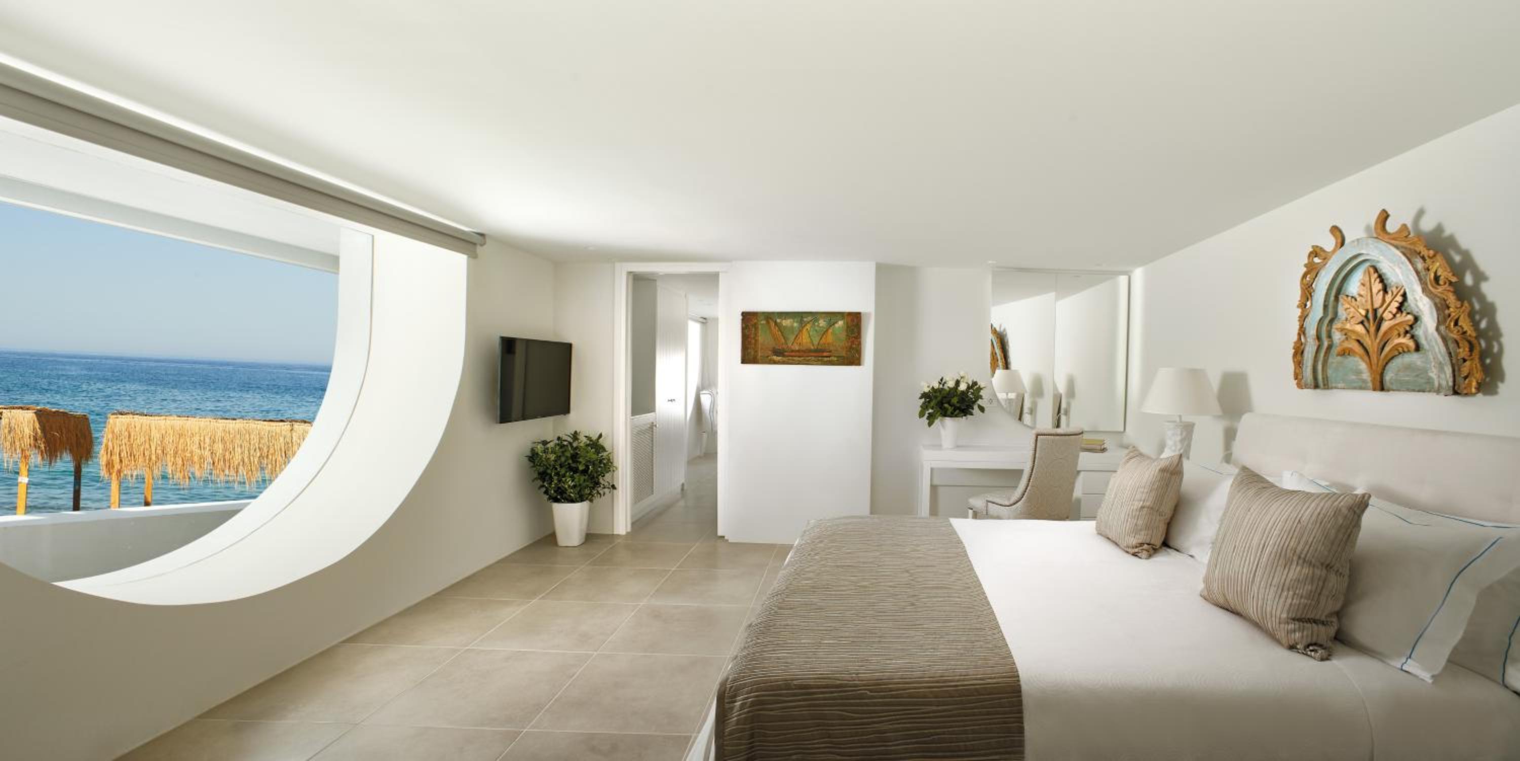 Larimar Four-Bedroom Beachfront Villa photo 2