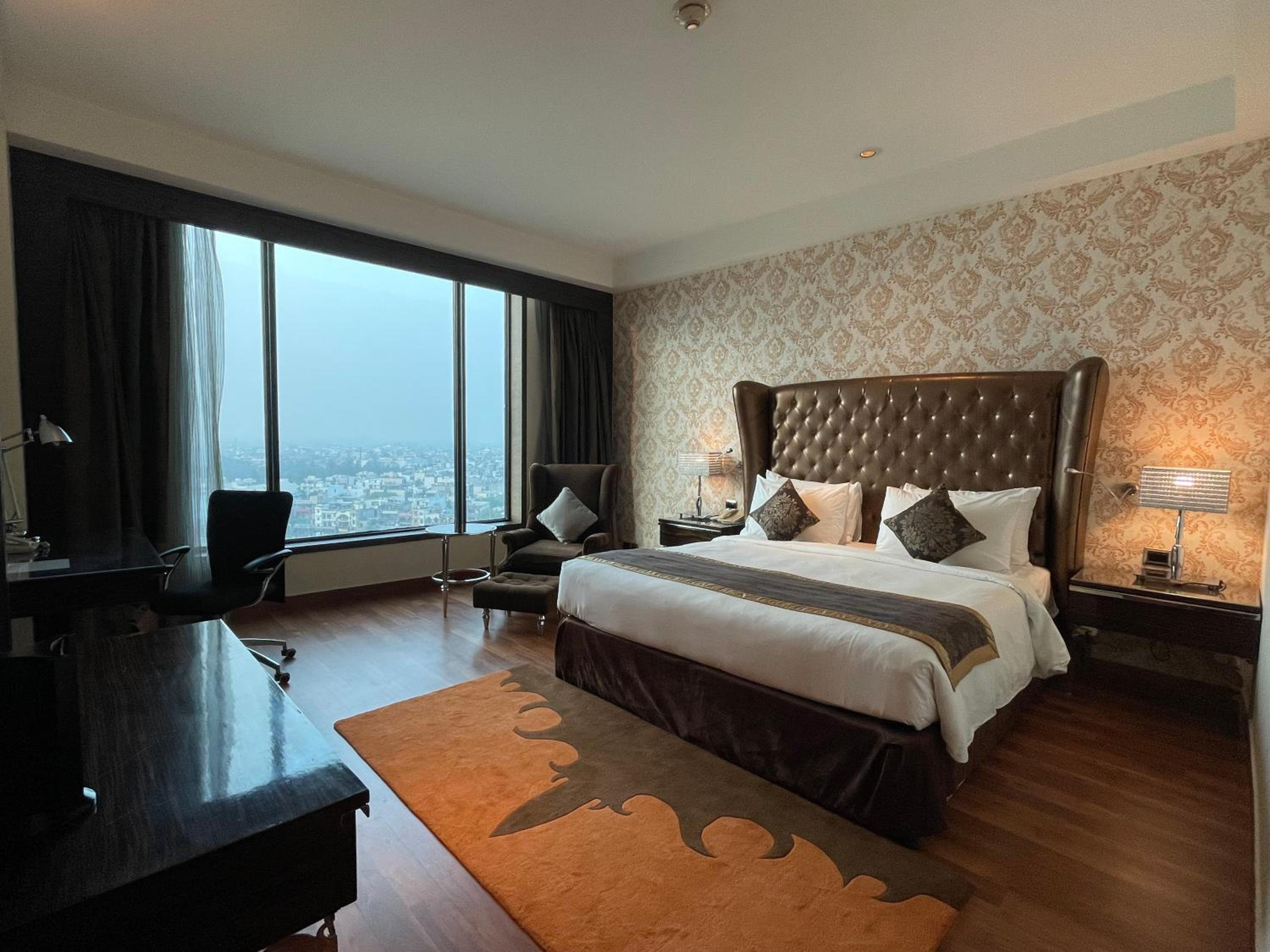 Business class Room with Bath tub - Buy 1 Get 1 @ORO & 15% discount on hotel services - Photo 6