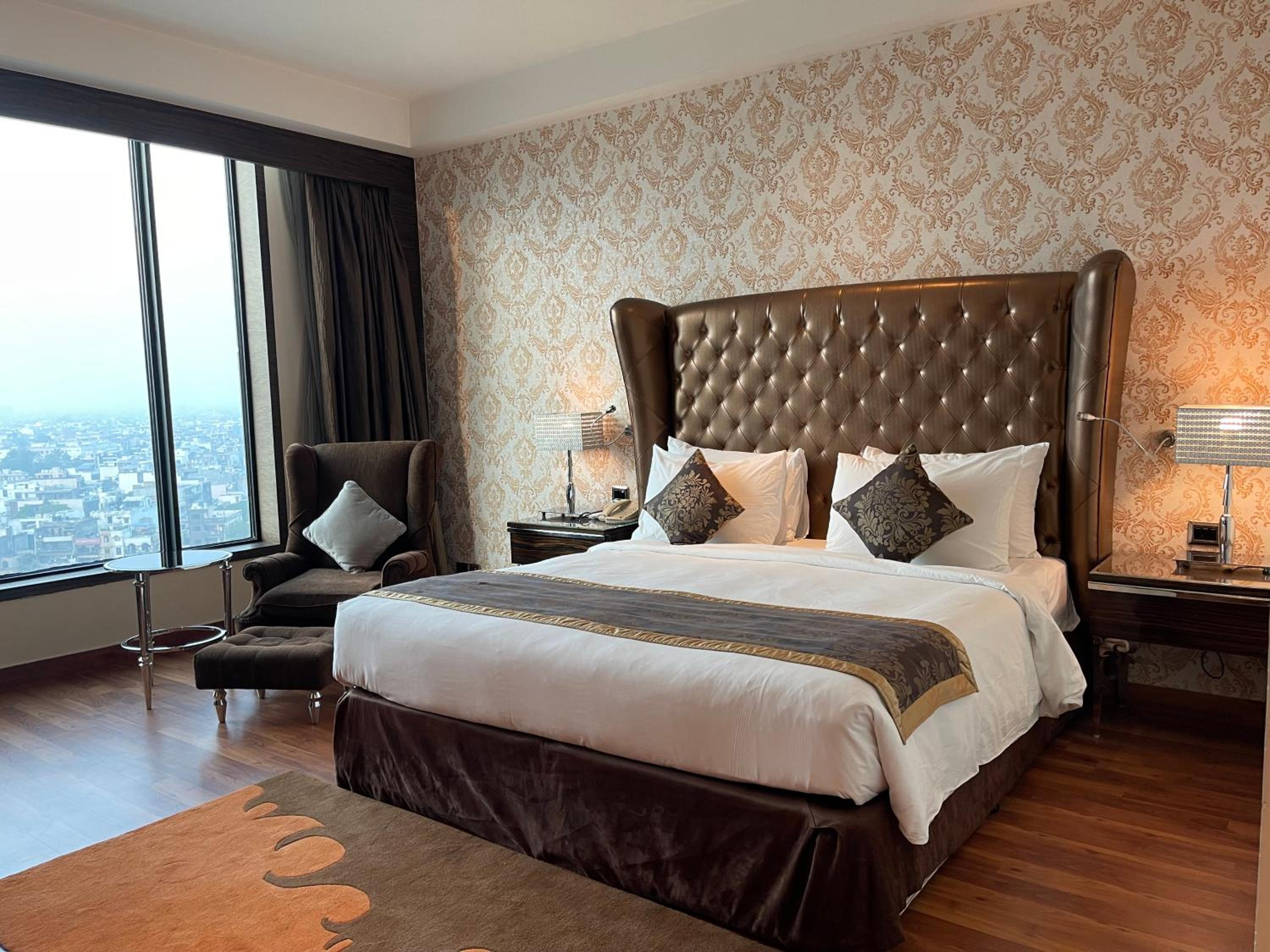 Business class Room with Bath tub - Buy 1 Get 1 @ORO & 15% discount on hotel services - Photo 7