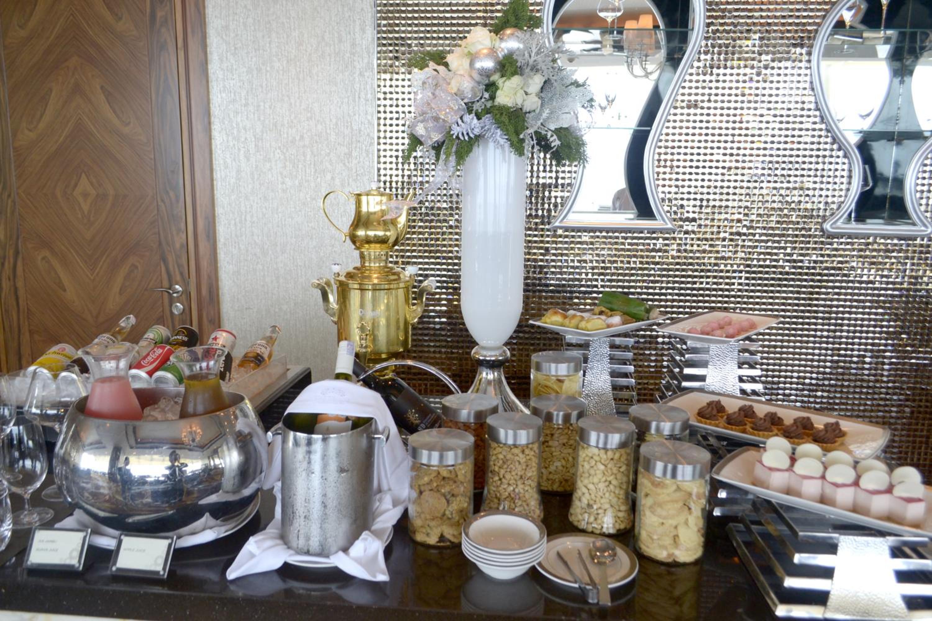 Celebrity Suite with Free Benefit - Photo 2