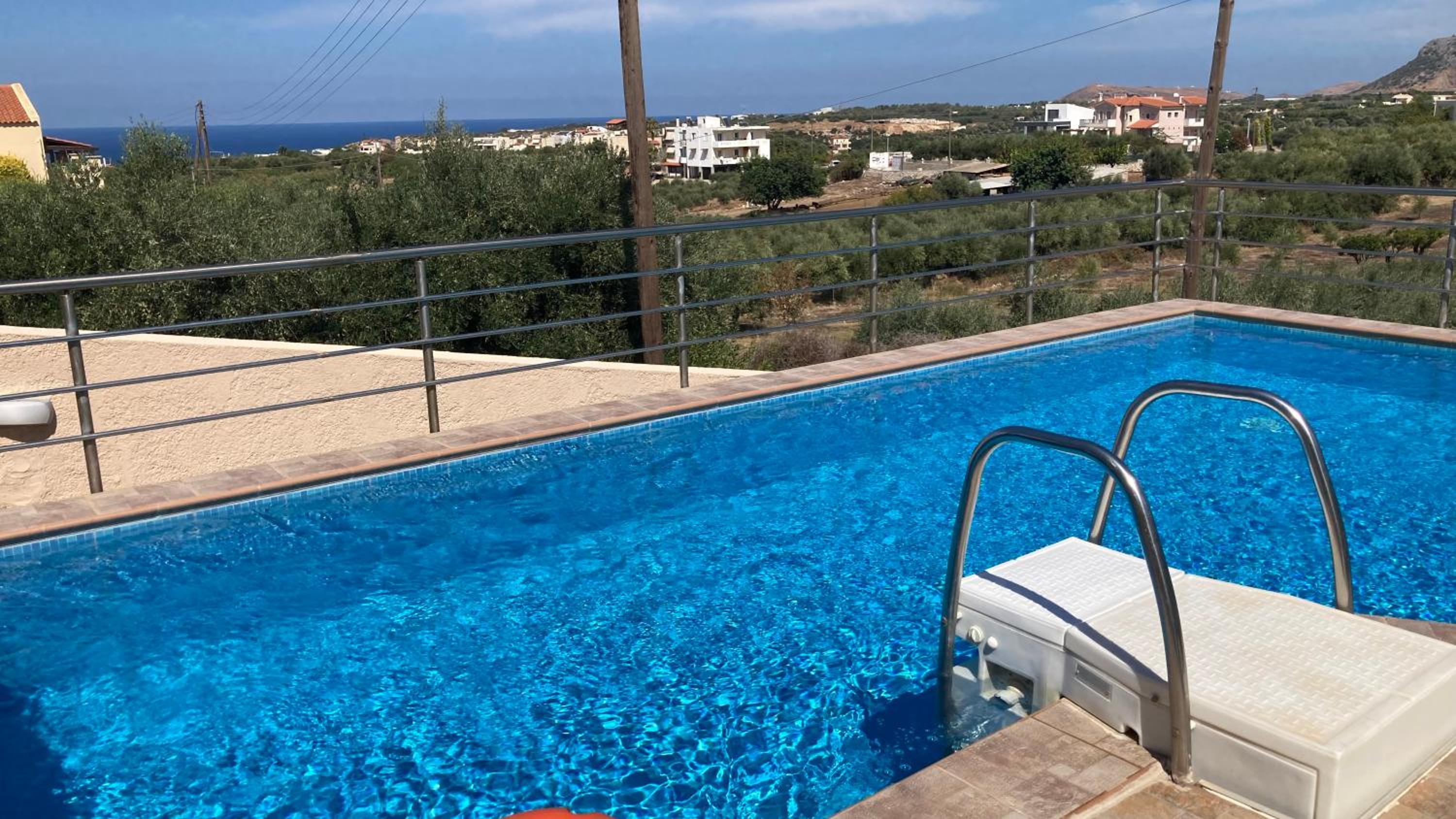 Three-Bedroom Villa with Private Pool - Photo 14