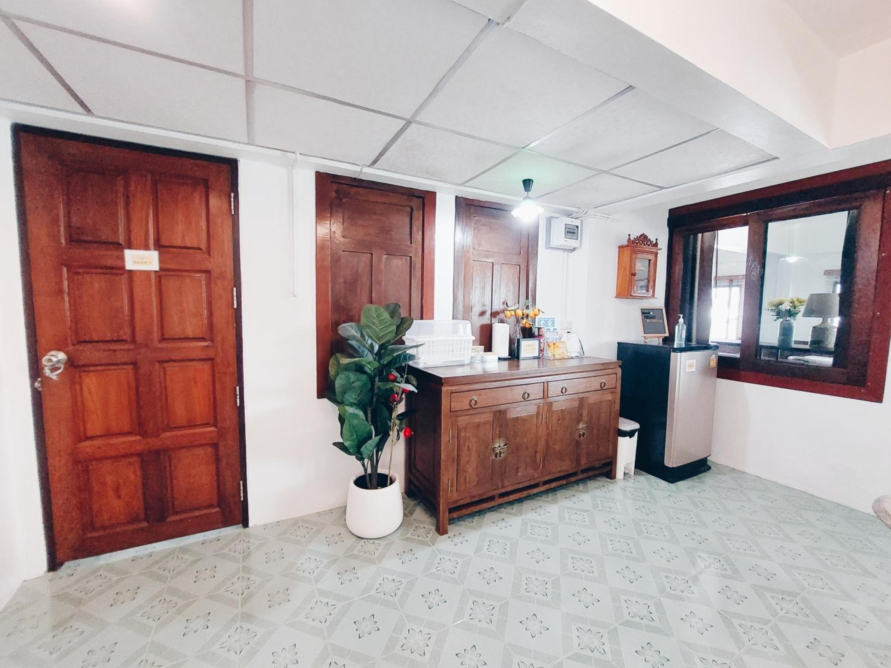 Deluxe Family Suite - Photo 18