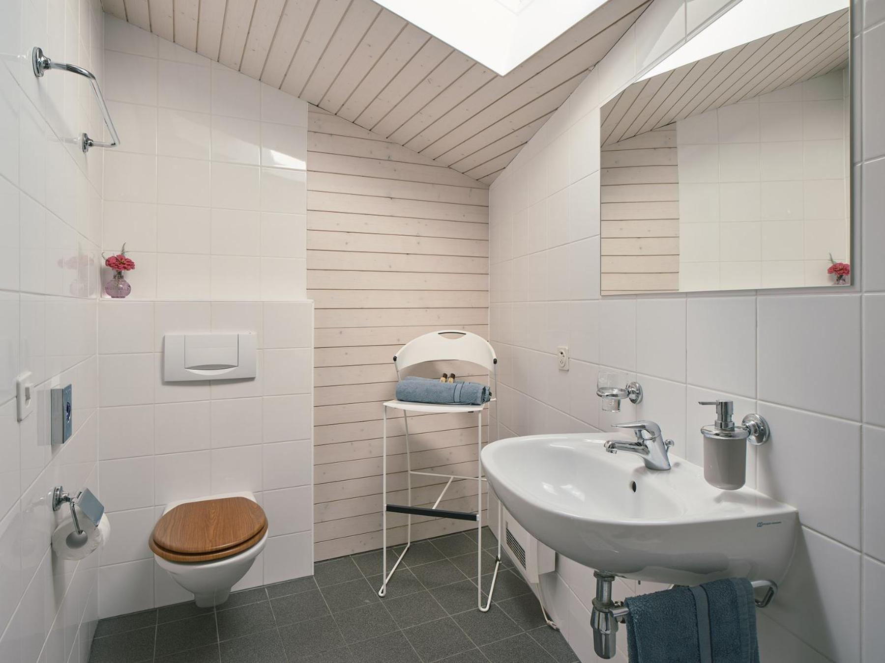 Double Room with Private Bathroom - Photo 7