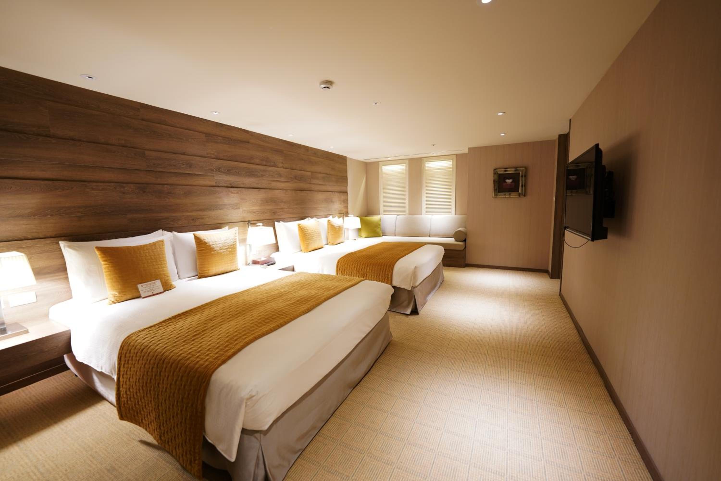 Deluxe Family Suite