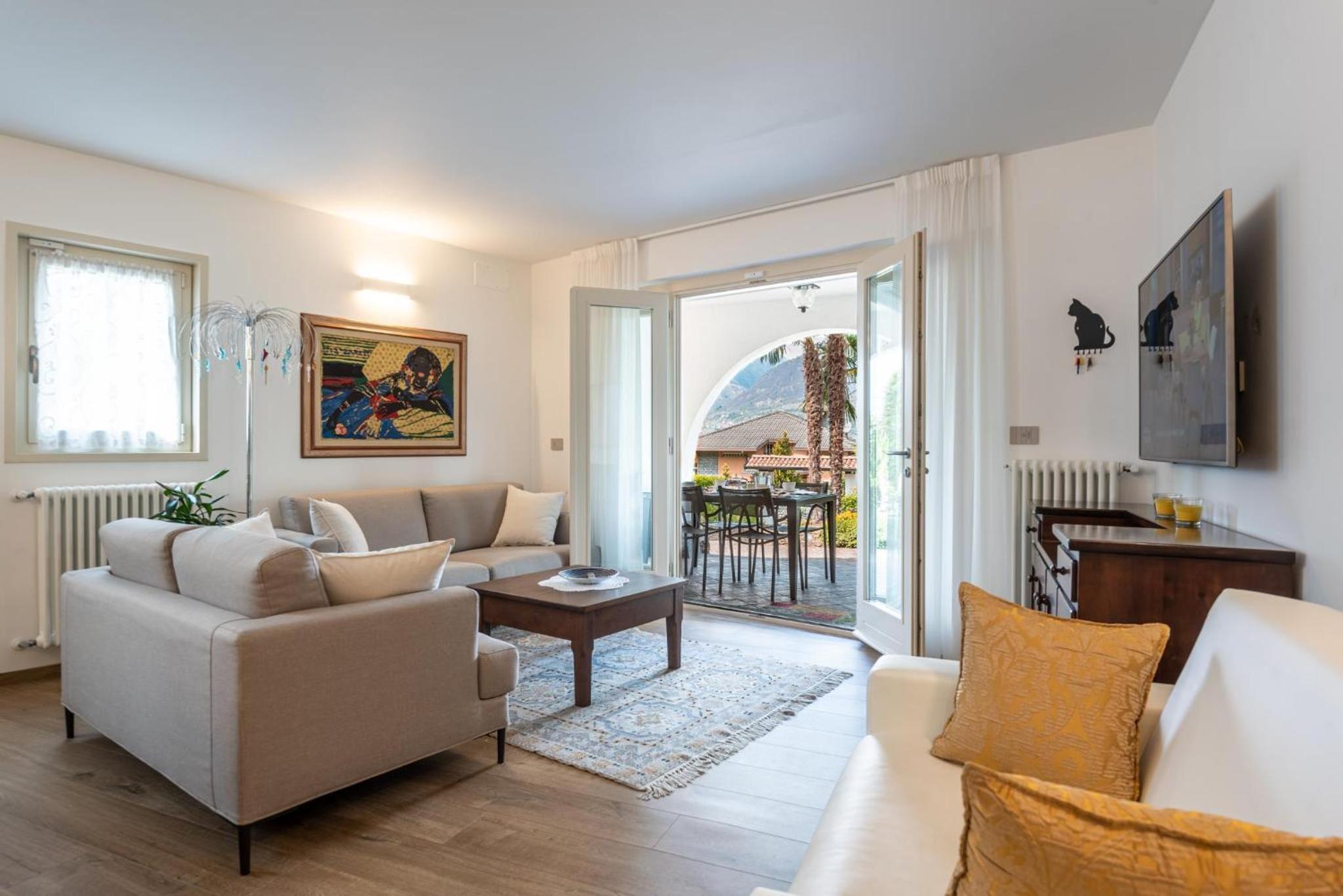 Apartment with Lake View