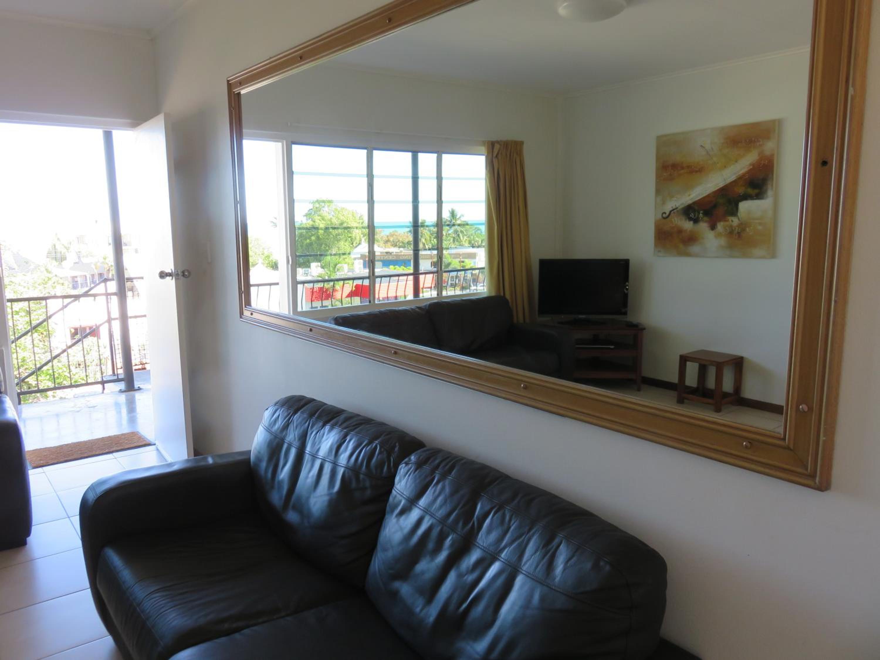 Budget Two-Bedroom Apartment - 4 People photo 2
