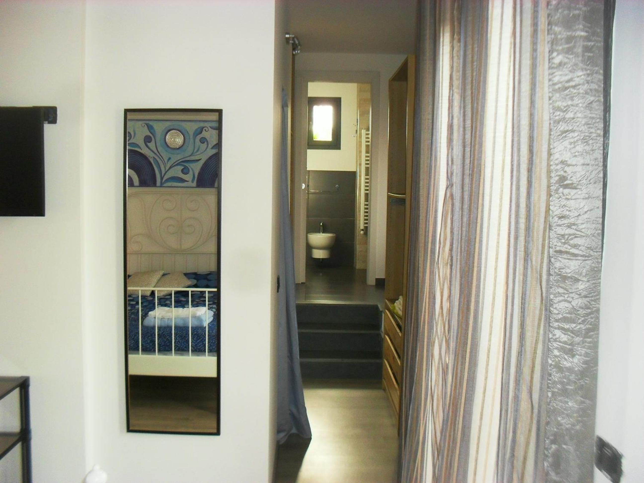 Deluxe Suite with Spa Bath photo 3