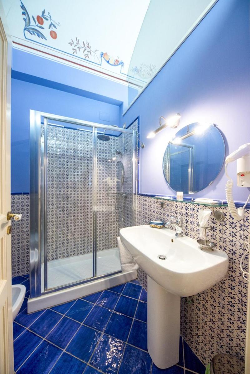 Deluxe Double Room with Balcony - Photo 14