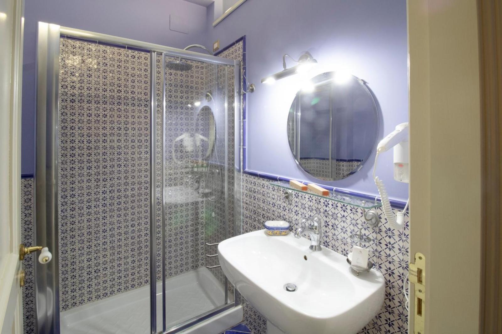 Deluxe Double Room with Balcony - Photo 15