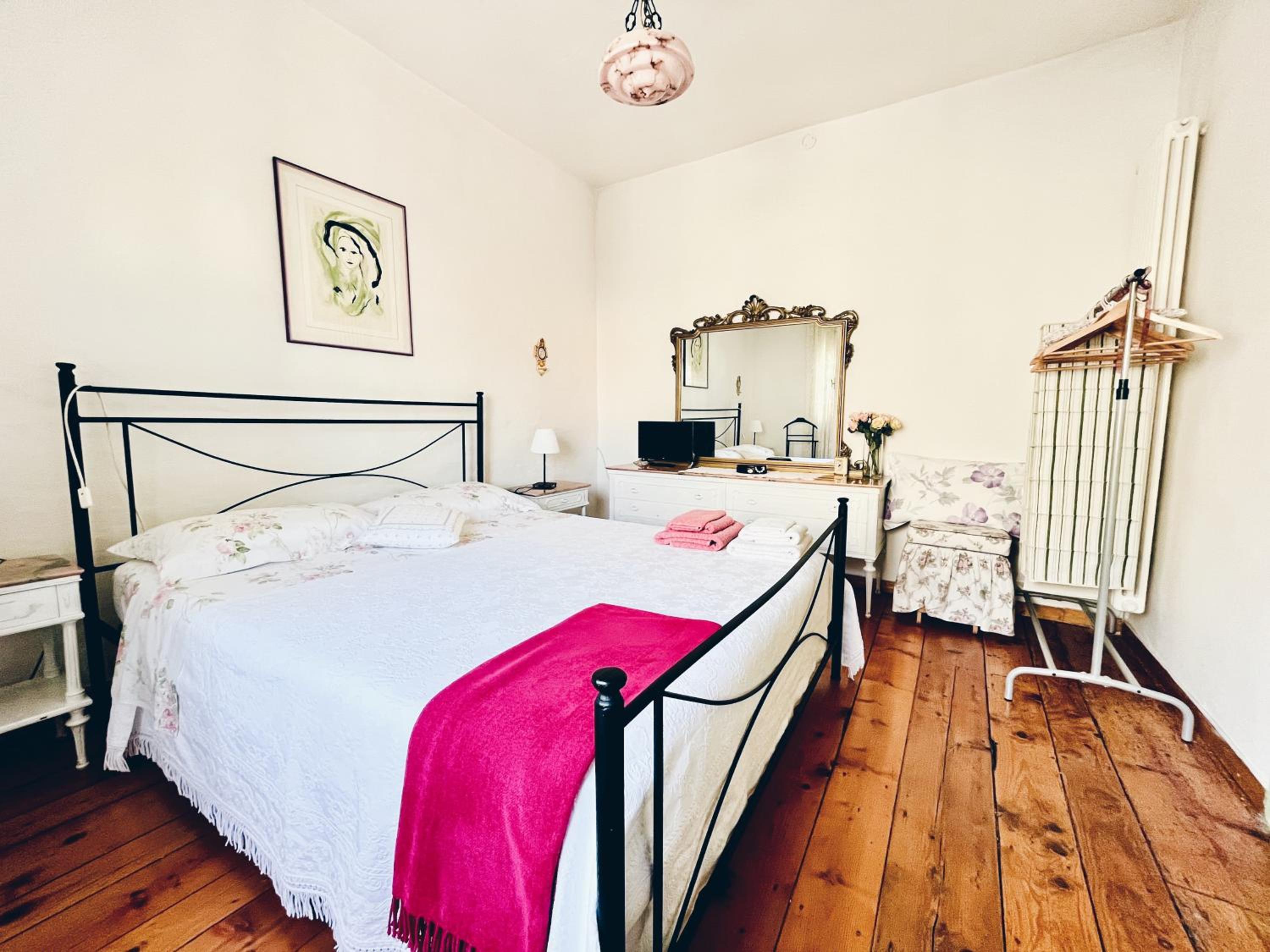 Two-Bedroom House - Photo 1