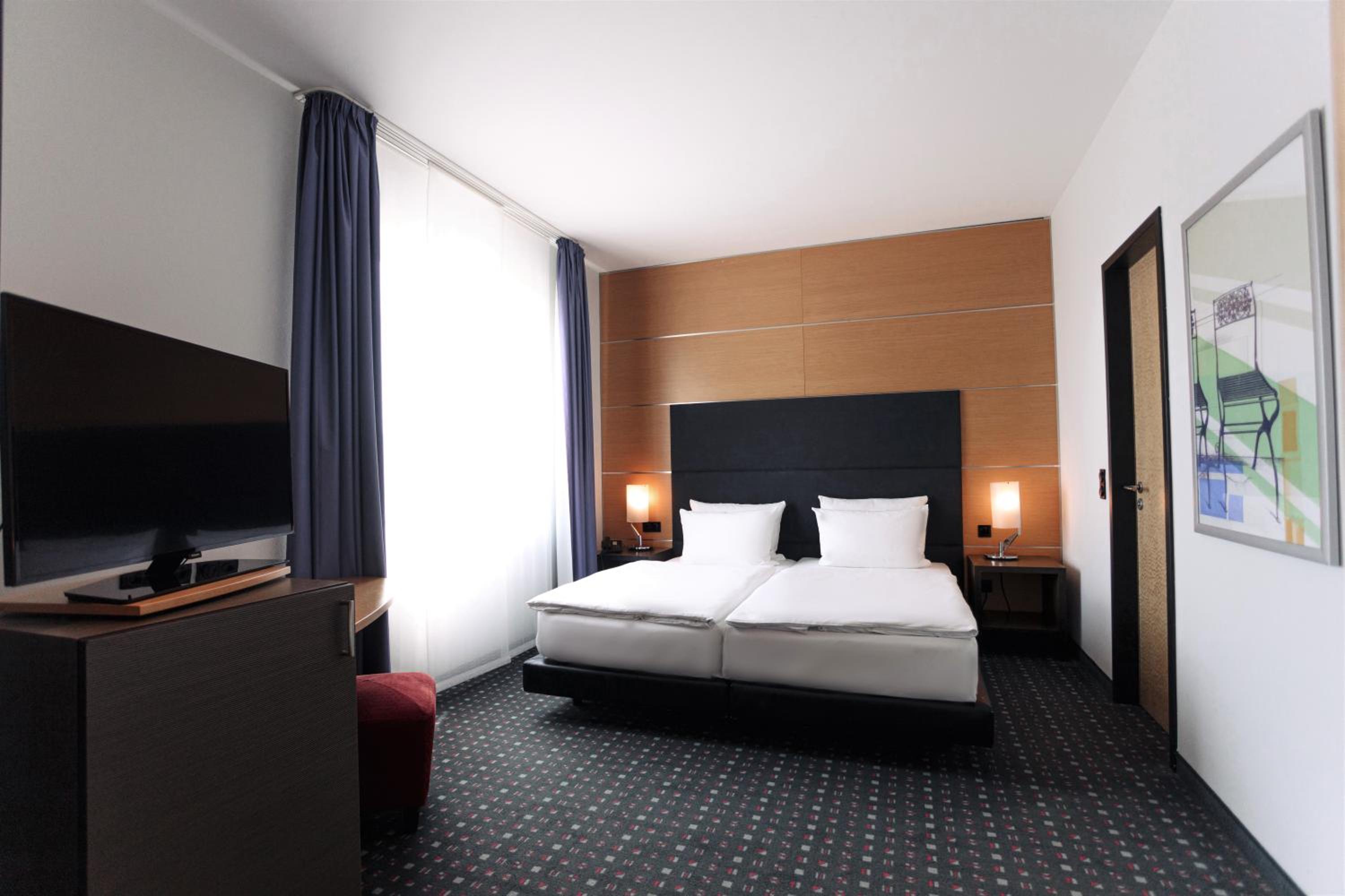 Executive Suite - Photo 1