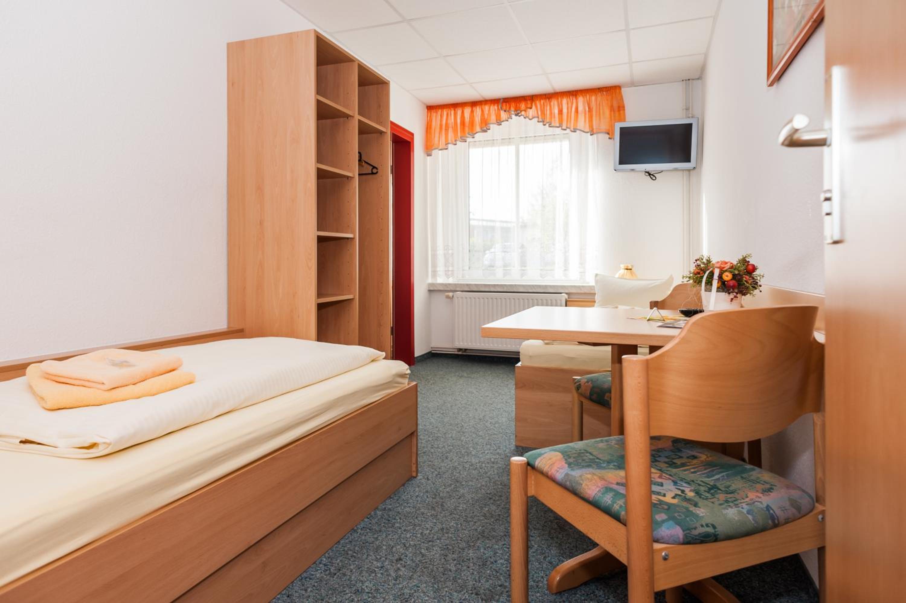 Twin Room - Photo 5