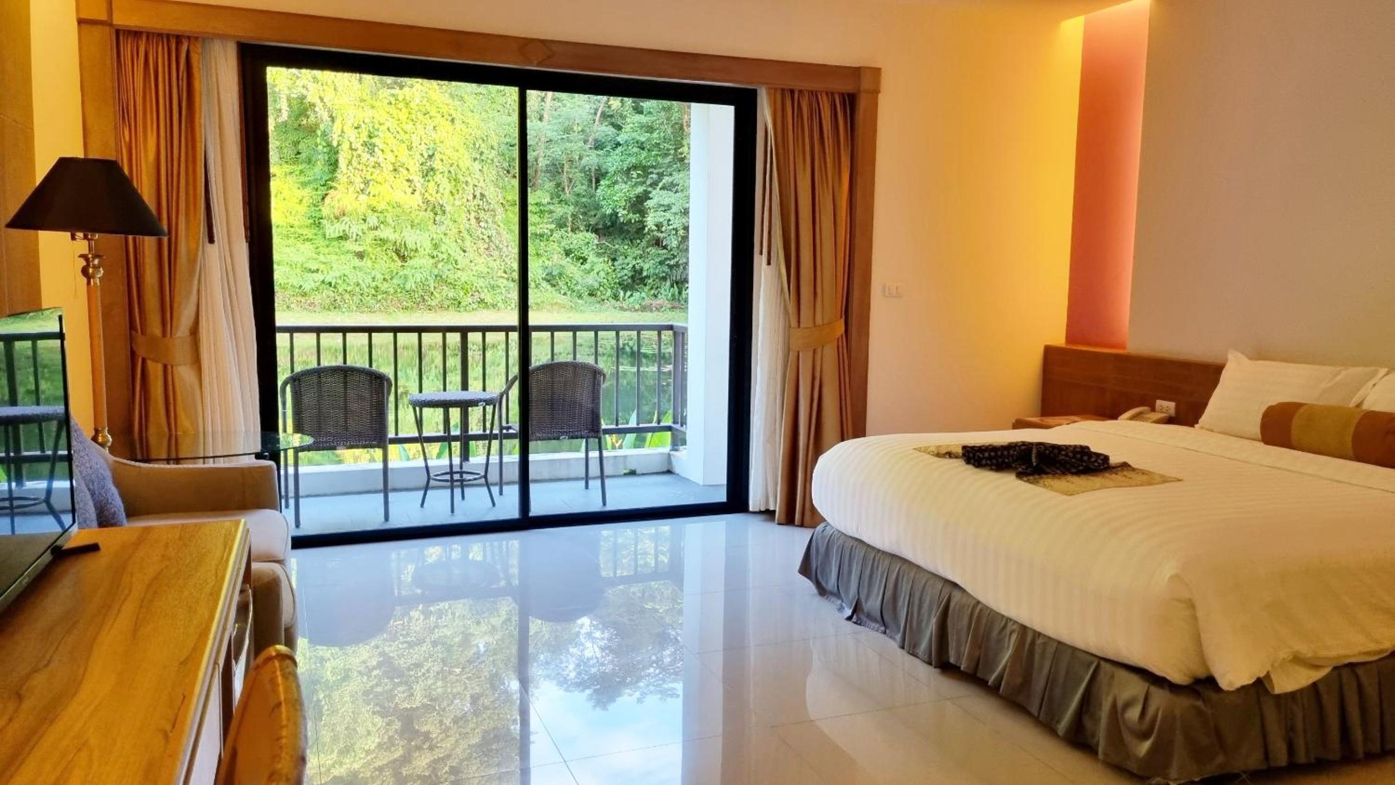 Deluxe Double or Twin Room - Photo 6