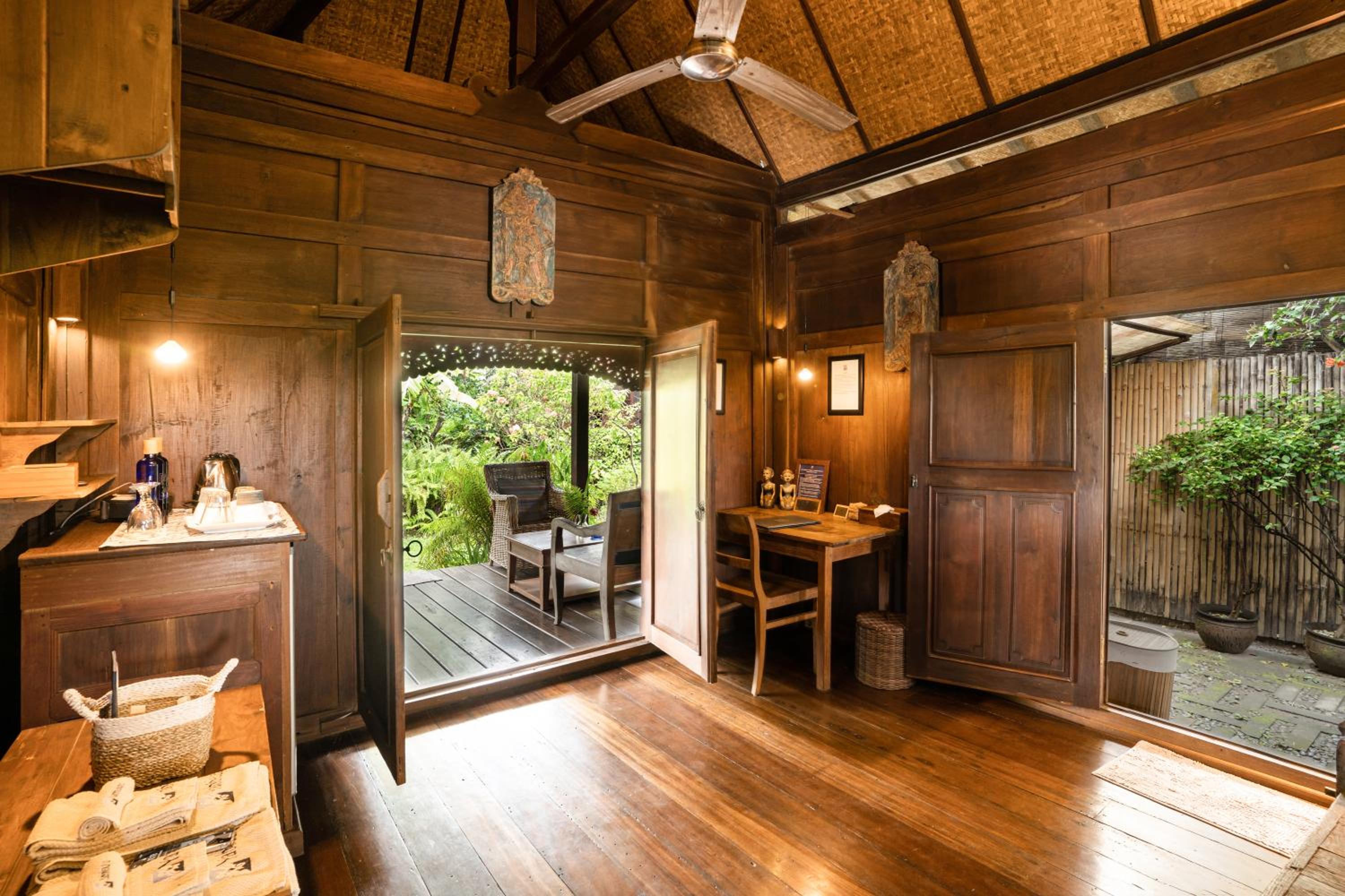 Bungalow with Garden View - Photo 8