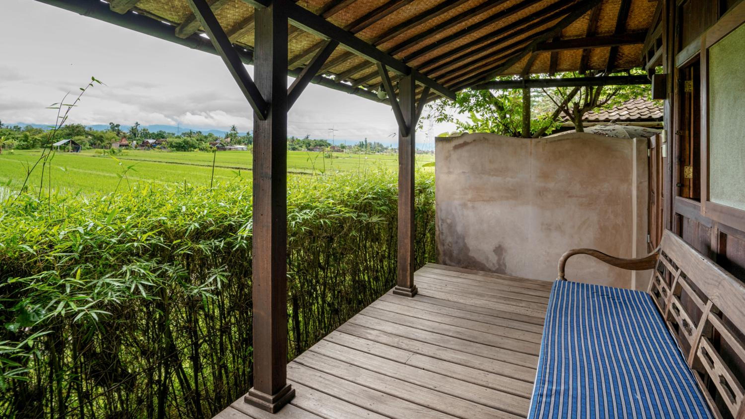 Bungalow with Garden View - Photo 4