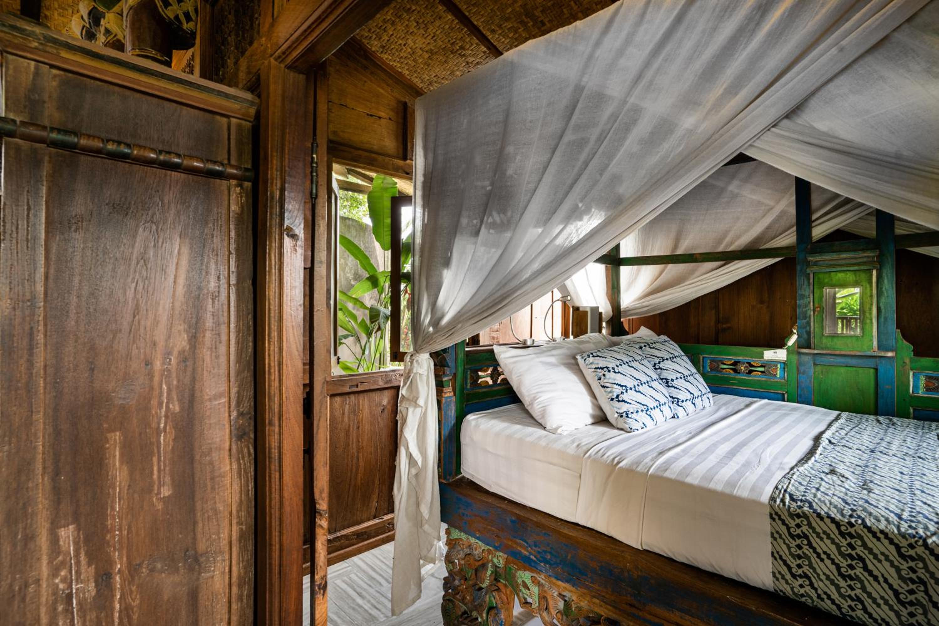 Deluxe Bungalow with Garden View - Photo 16