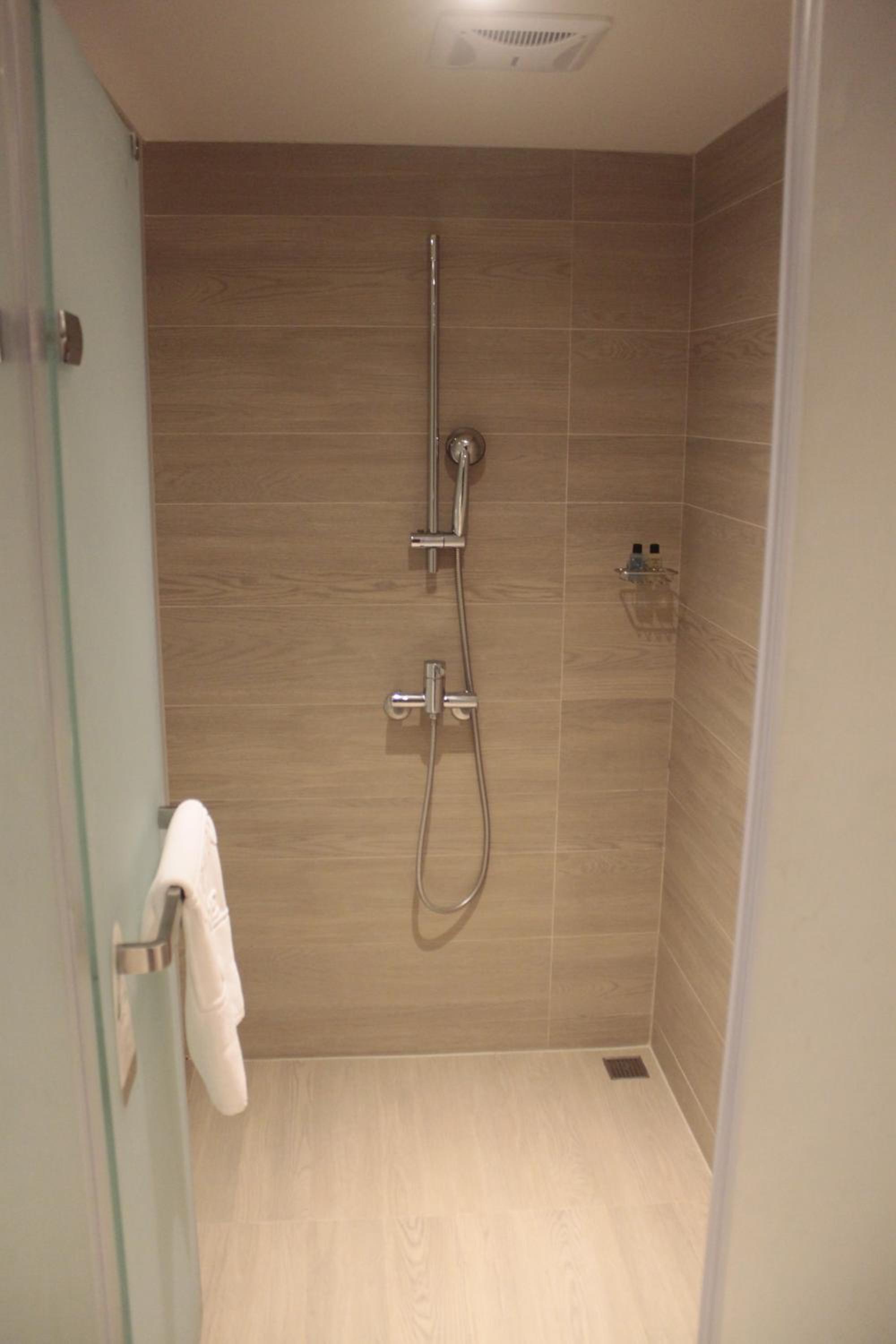Deluxe Suite - Photo 5