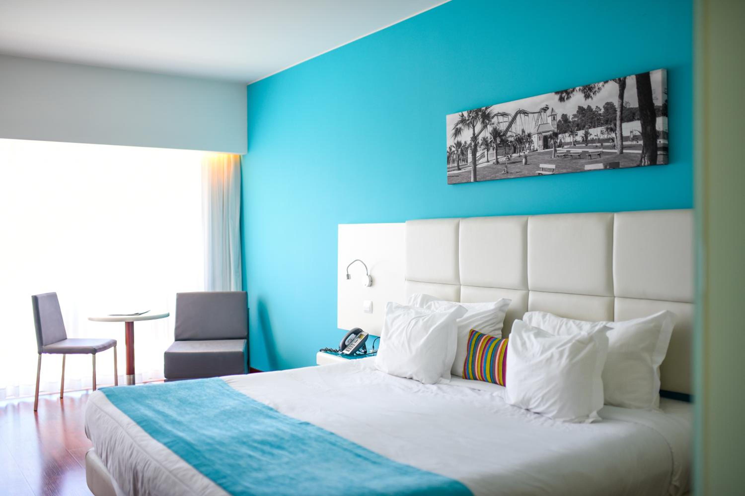 Twin Room (2 Adults + 1 Child) photo 2