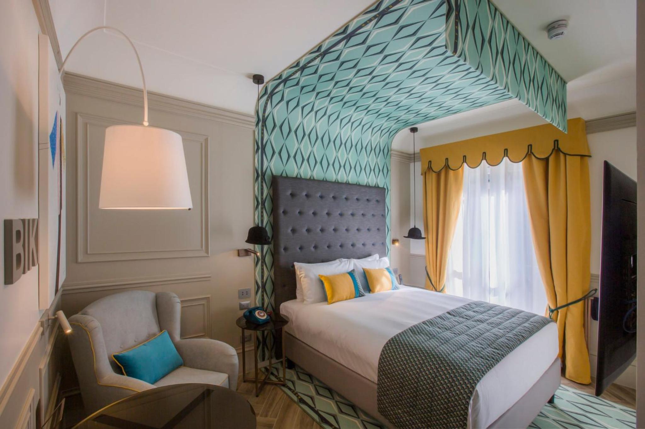 Premium Queen Room thumbnail 5