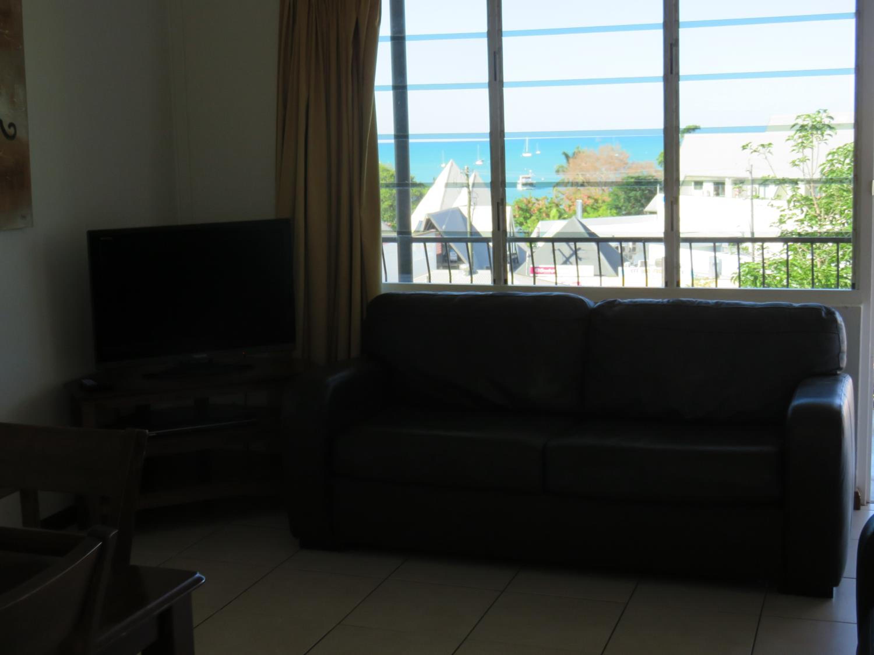 Budget Three-Bedroom Apartment photo 2