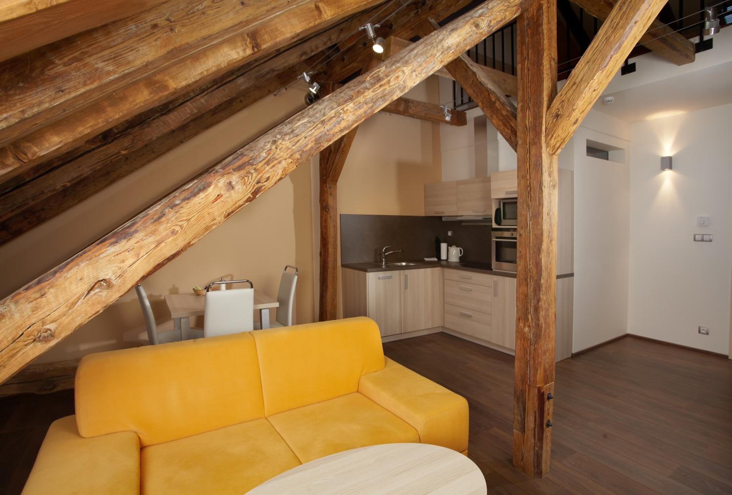 One-Bedroom Apartment with Terrace - Split Level - Photo 7