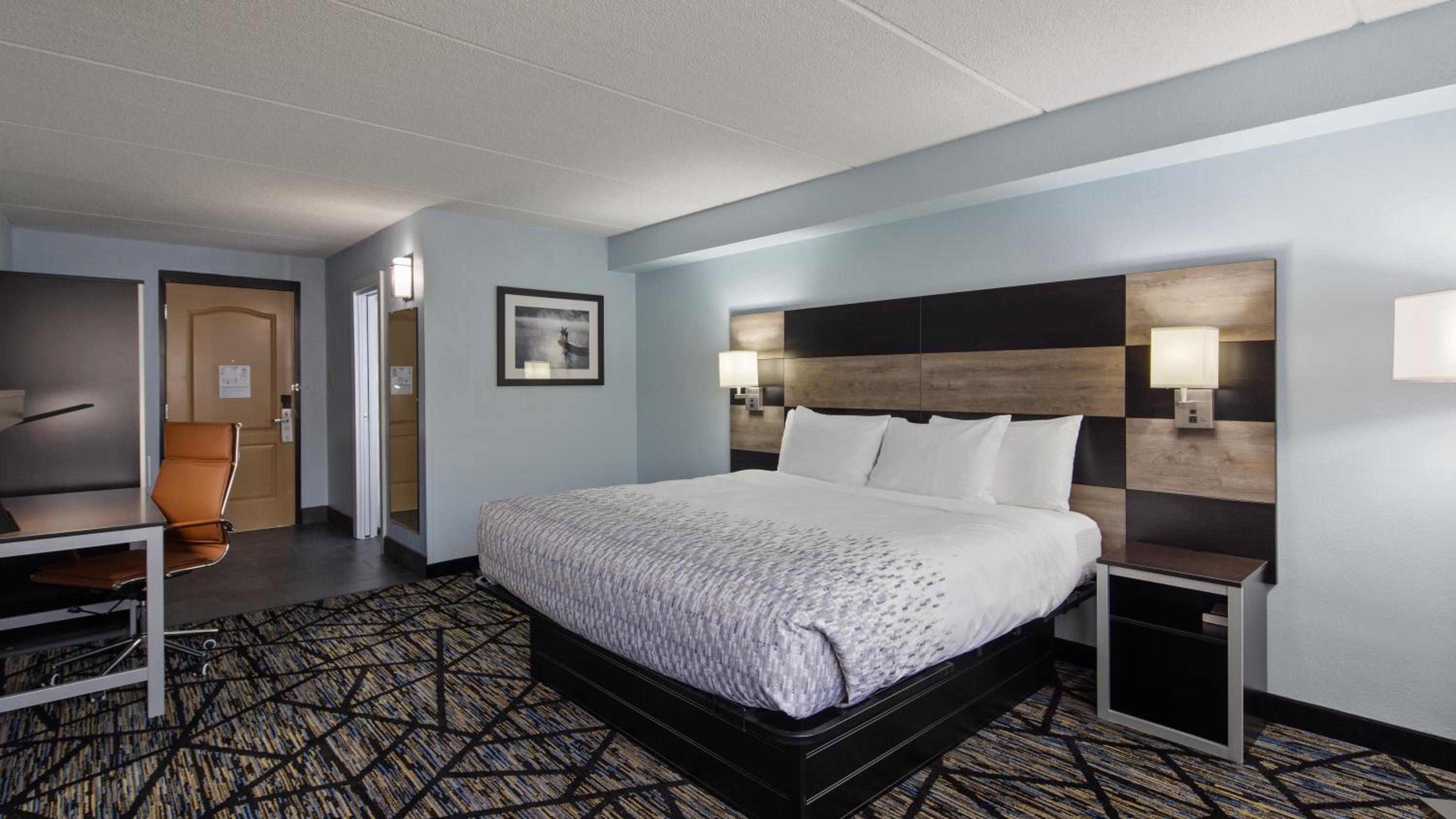 King Room with Bath Tub - Disability Access - Photo 1