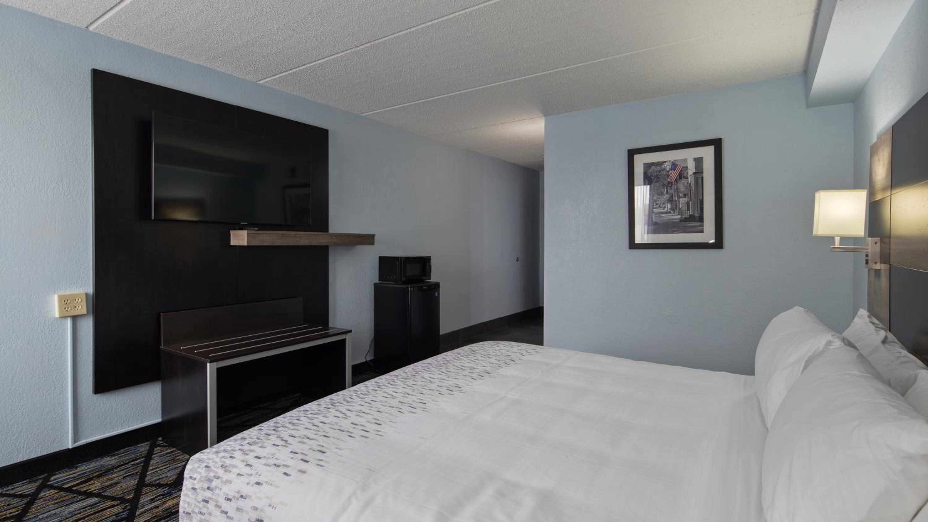 King Room with Bath Tub - Disability Access - Photo 4