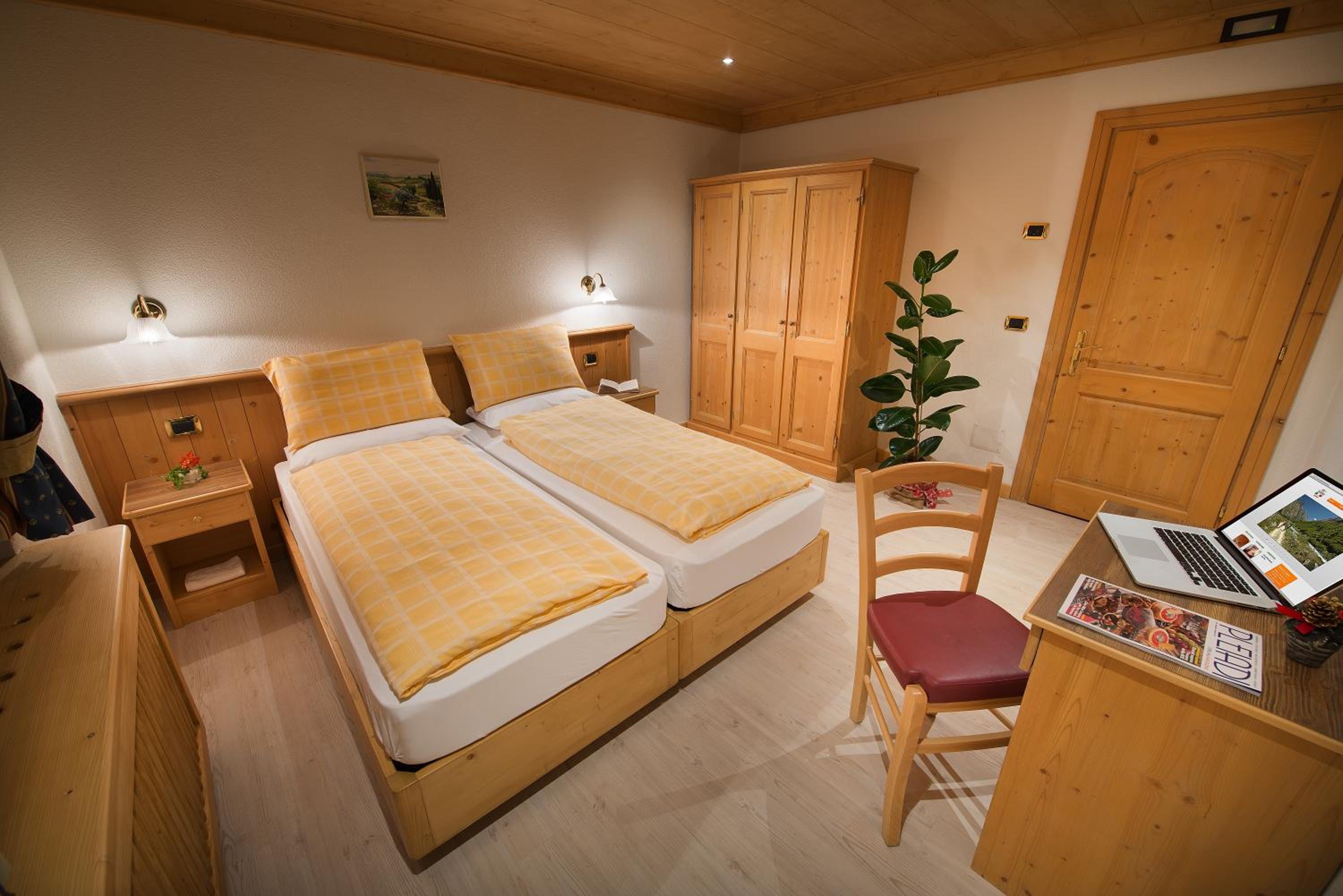 Double or Twin Room - Photo 8