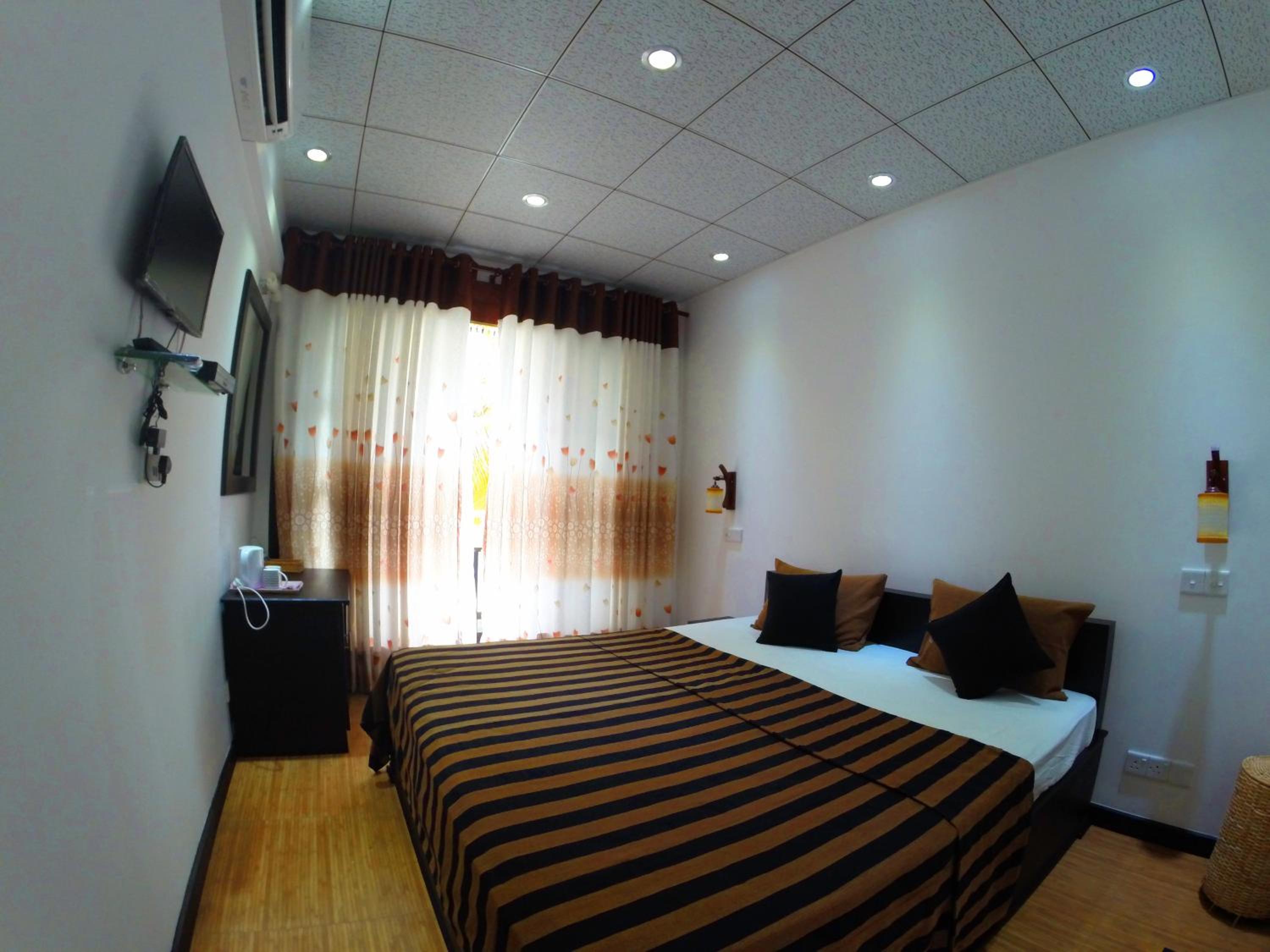 Double Room with Balcony - Photo 2