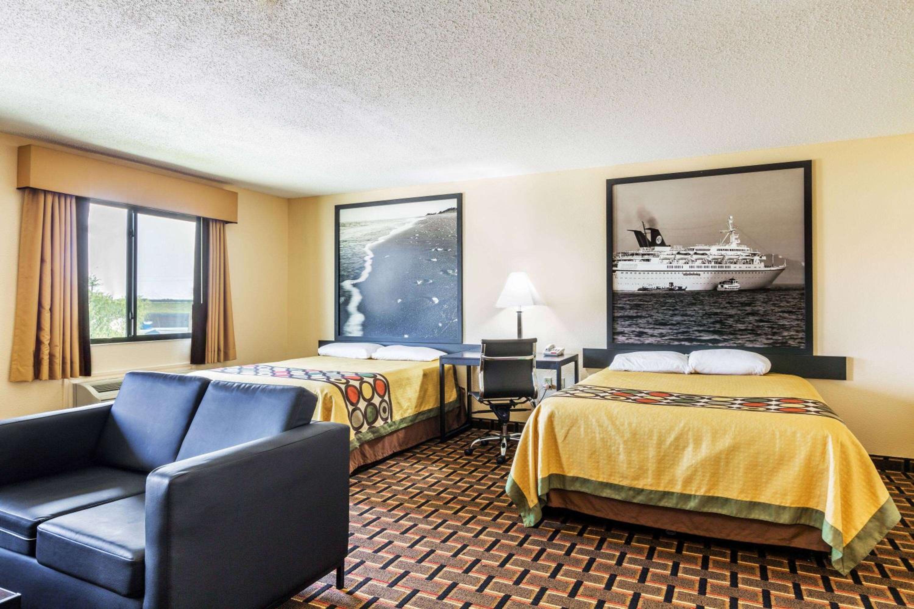 Studio Suite with Two Queen Beds - Non-Smoking - Photo 1