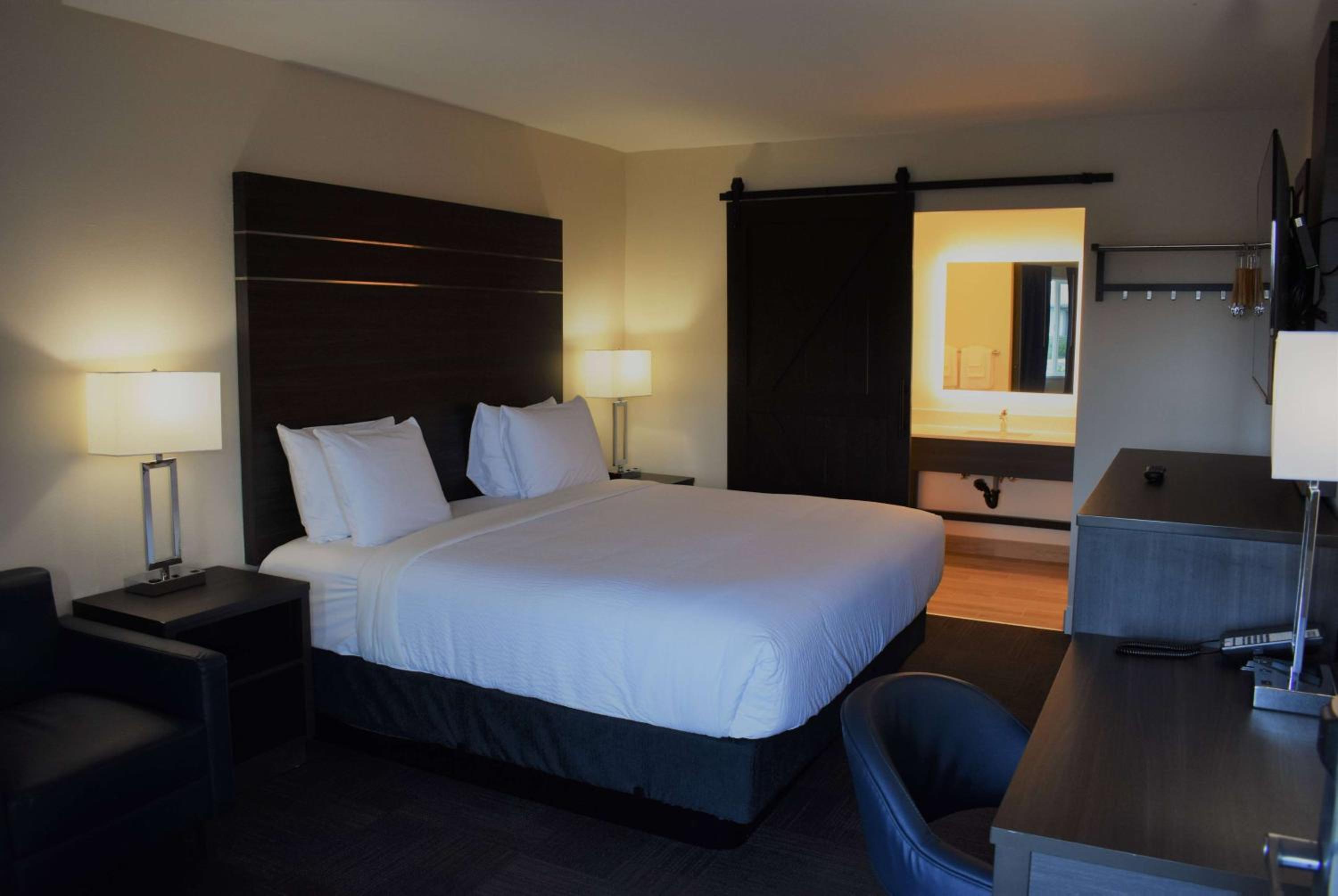King Room - Non-Smoking photo 1