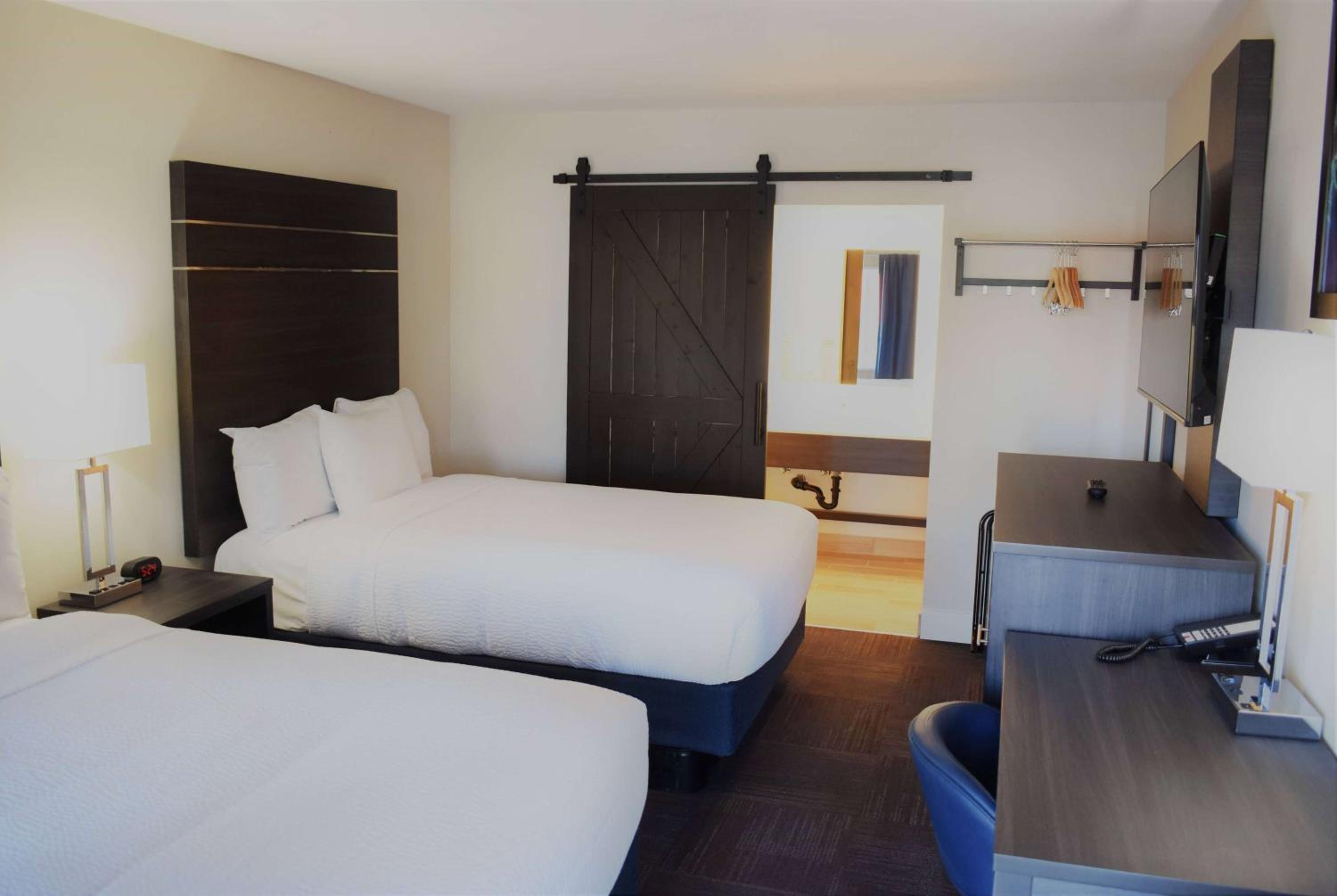 Deluxe Double Room with Two Double Beds - Non-Smoking photo 1